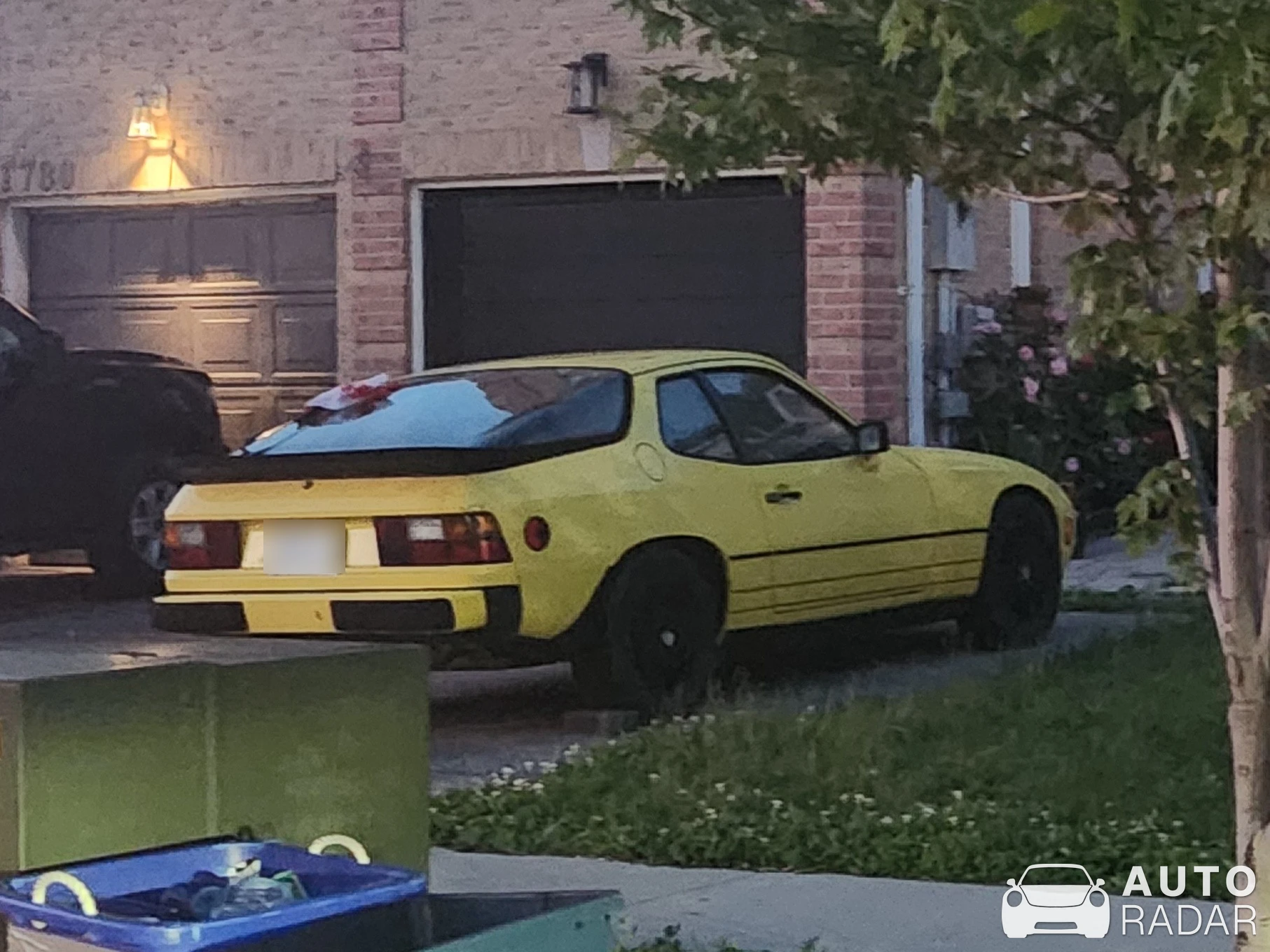 Porsche 944 spotted in Pickering