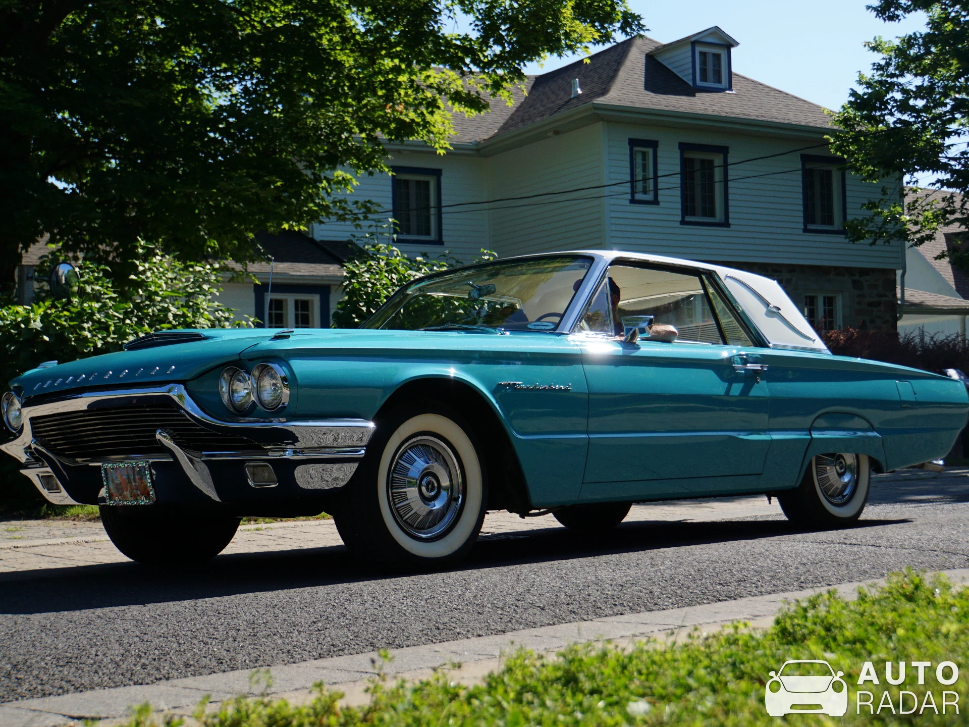 Ford Thunderbird spotted in Chambly