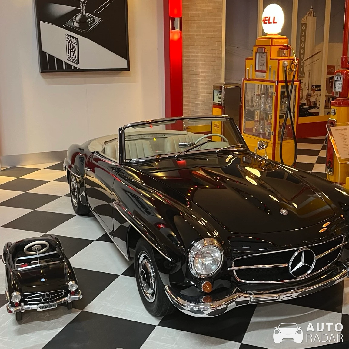 Mercedes-Benz 190 SL spotted in Torbalı