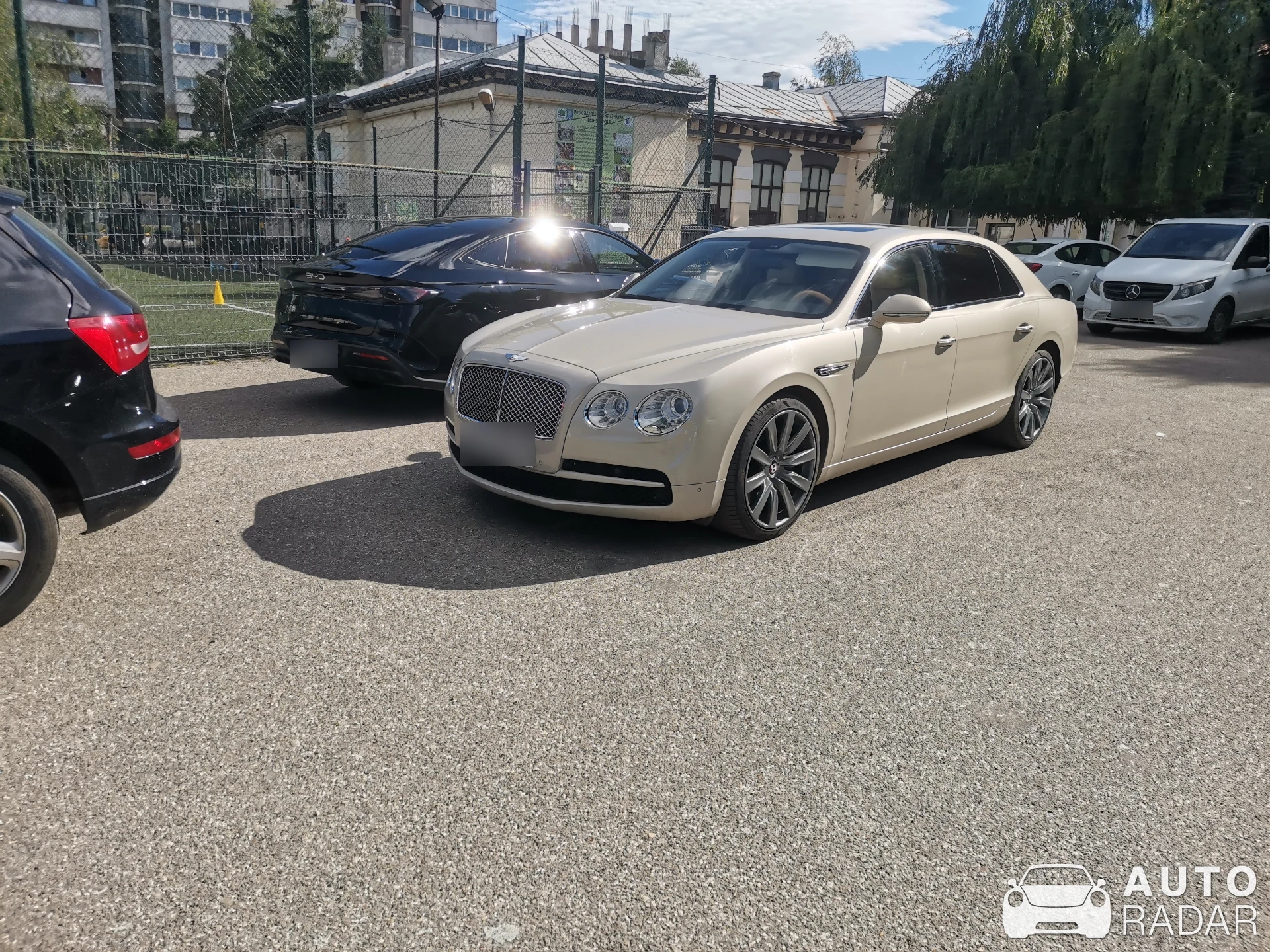 Bentley Flying Spur Hybrid spotted in Bacău