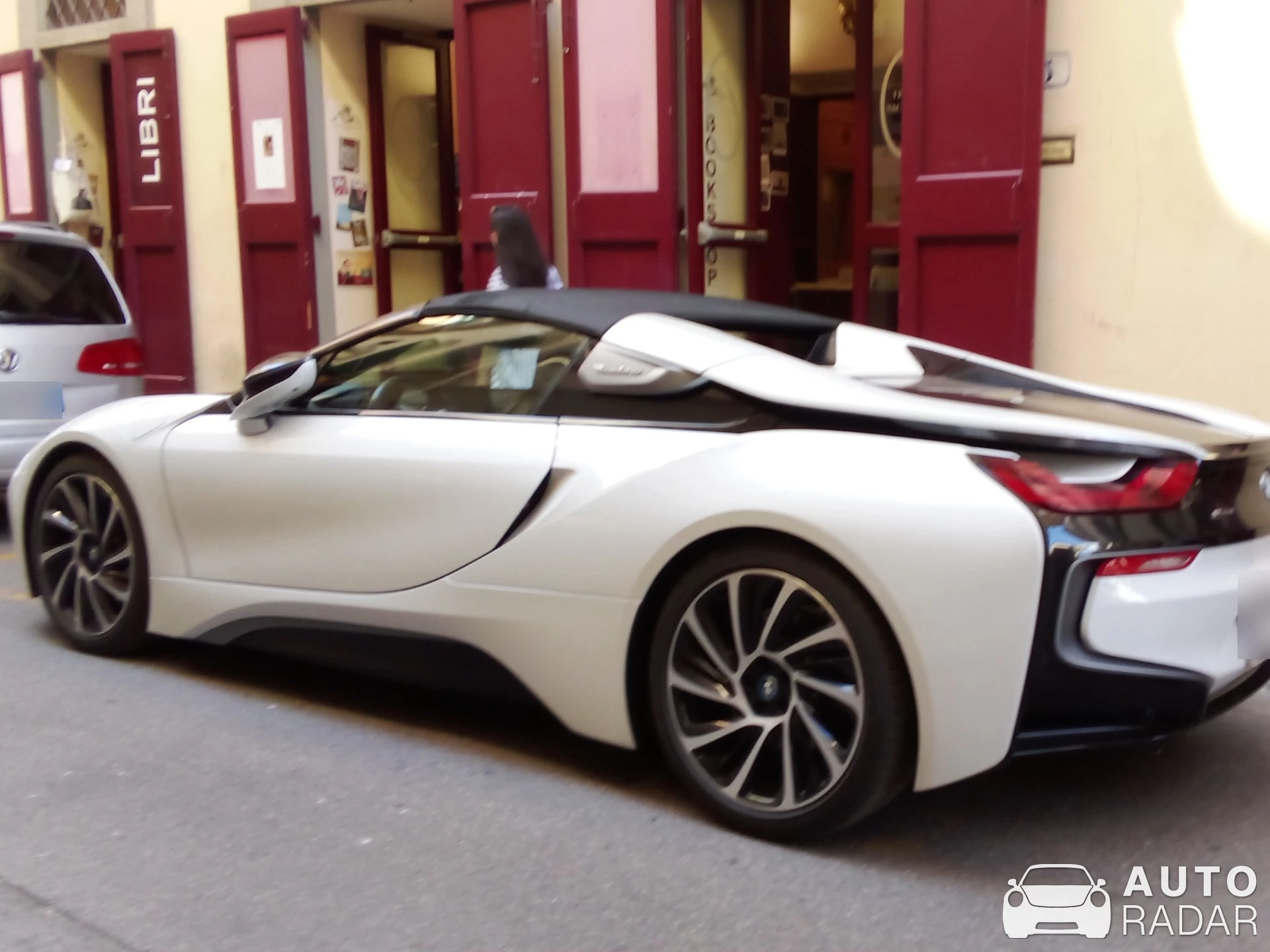 BMW i8 Roadster spotted in Napoli