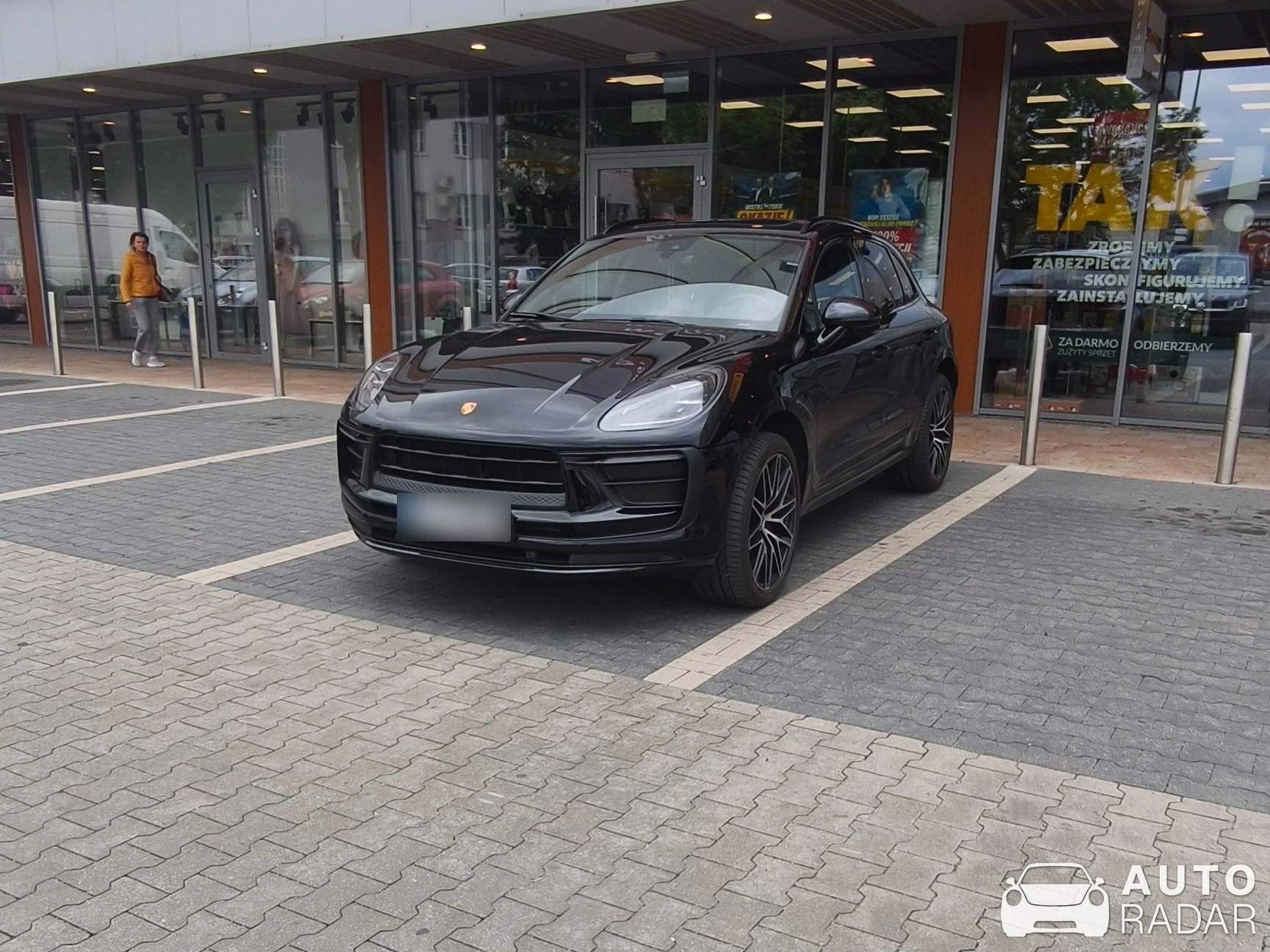 Porsche Macan spotted in Kutno