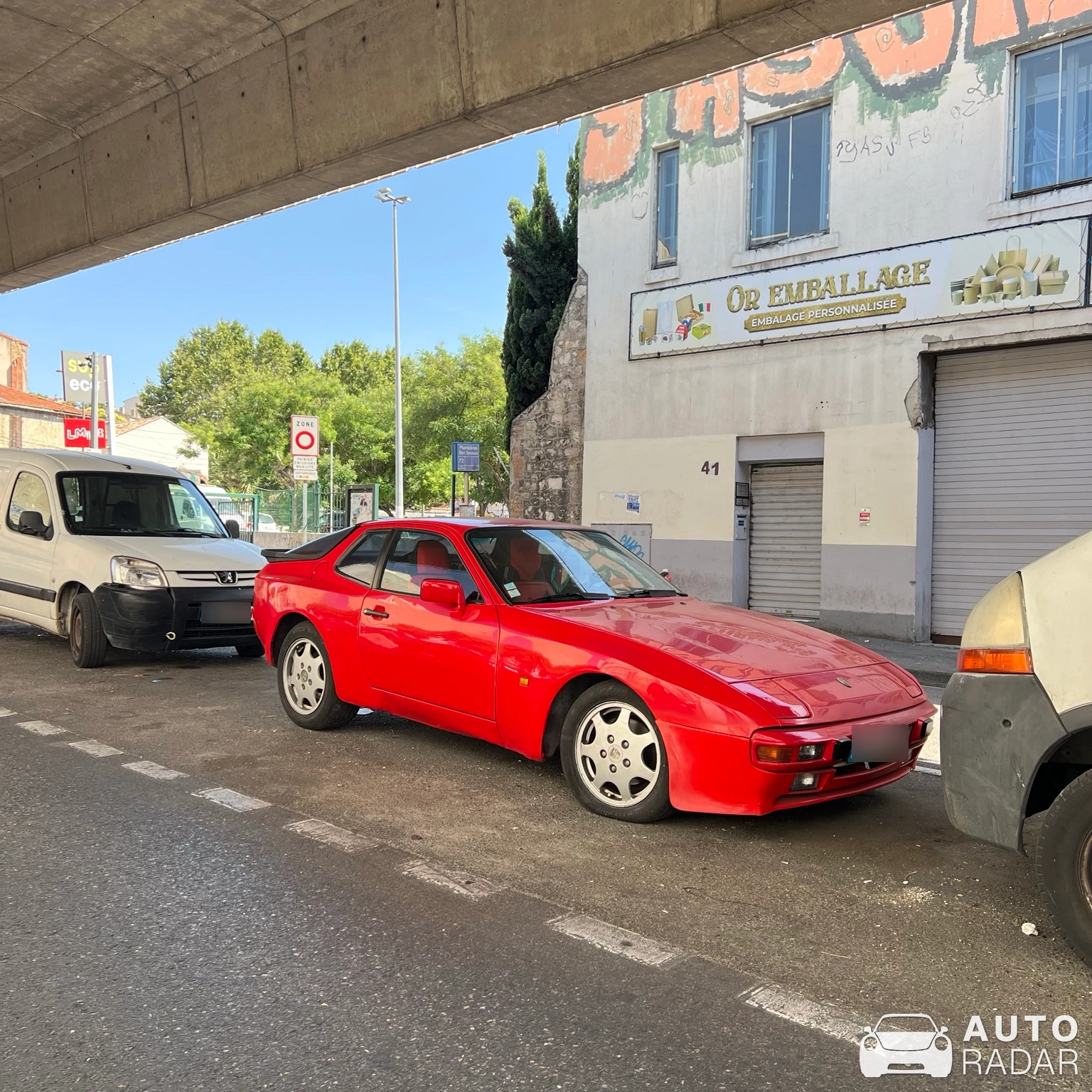 Porsche 944 spotted in Marseille