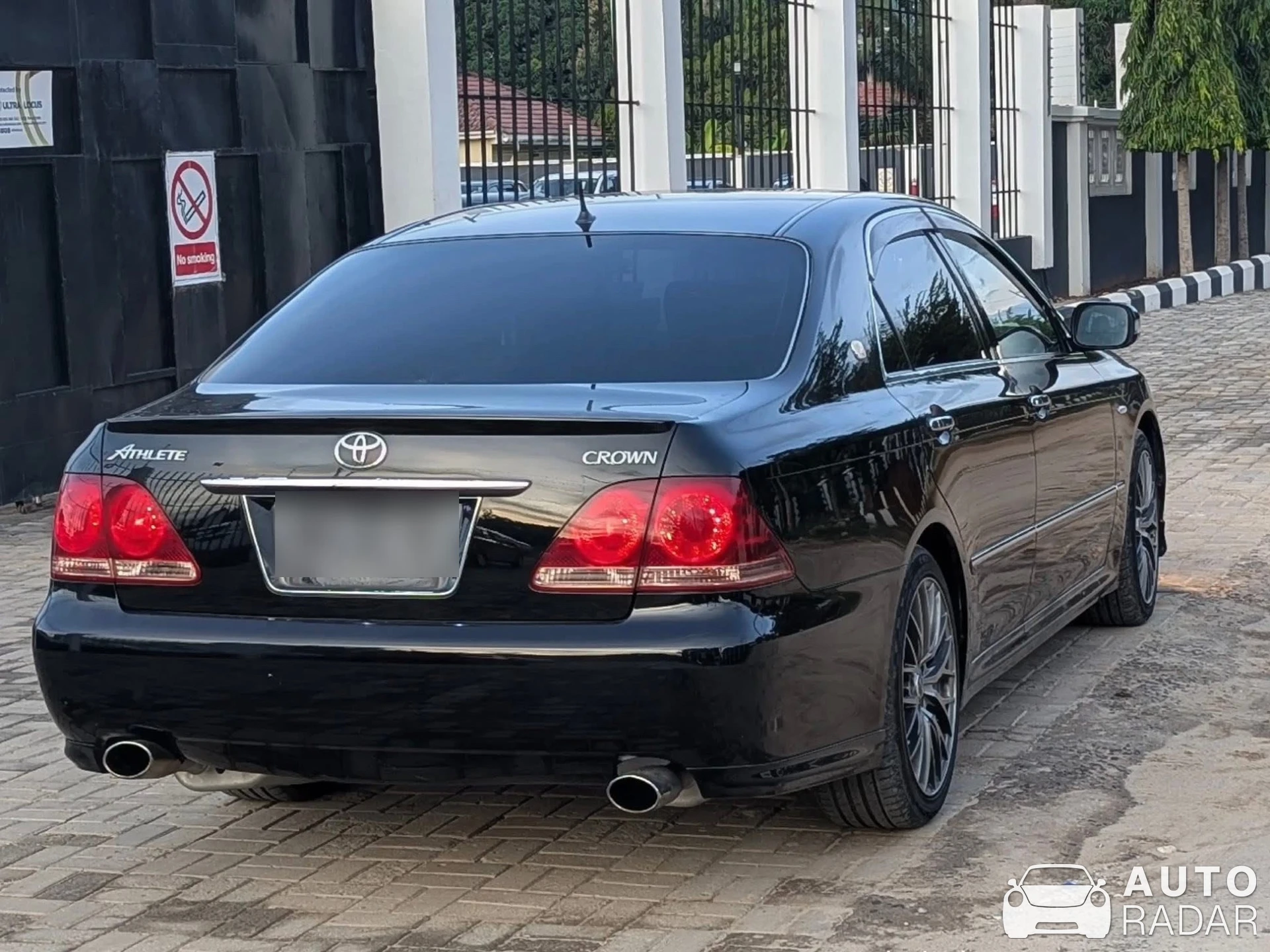 Toyota Crown Athlete spotted in Tề Lỗ