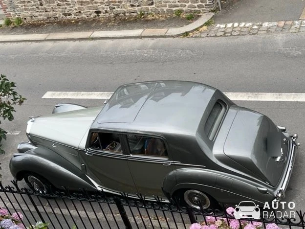 Rolls-Royce Silver Dawn spotted in Saint-Lunaire