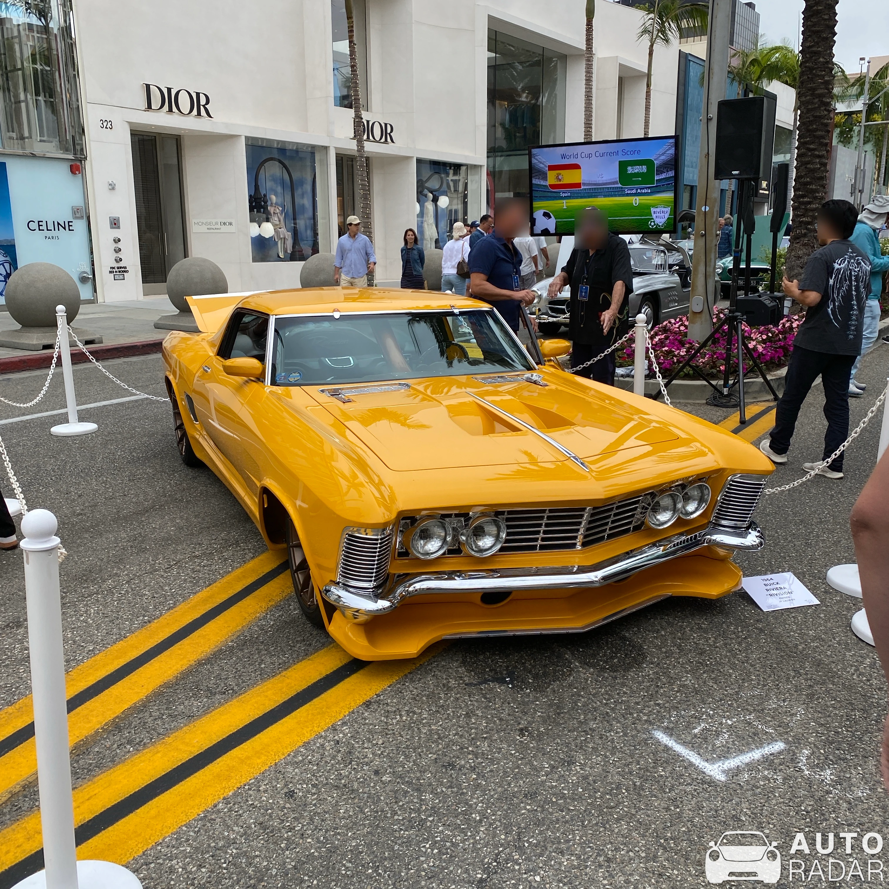 Lincoln Continental Mark IV spotted in Beverly Hills