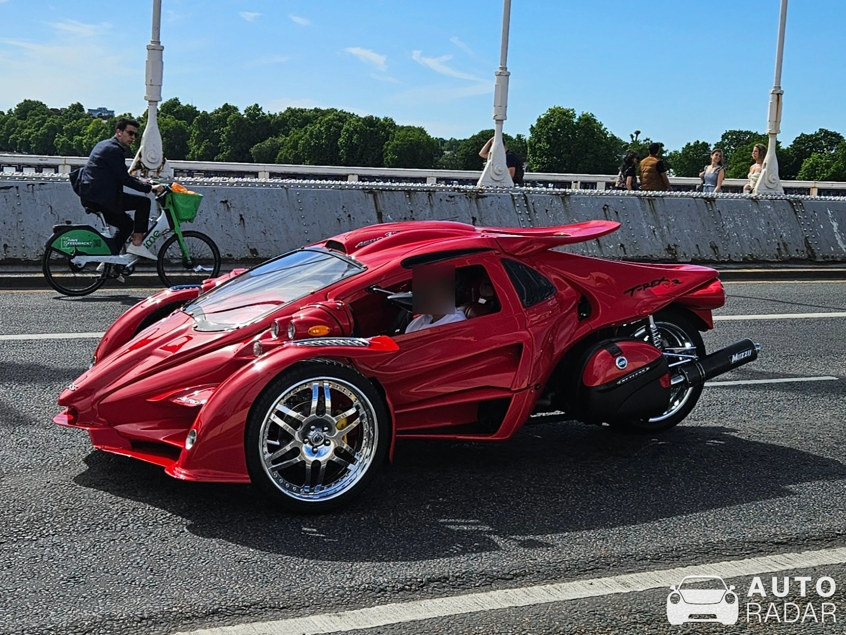 Campagna T-Rex spotted in London