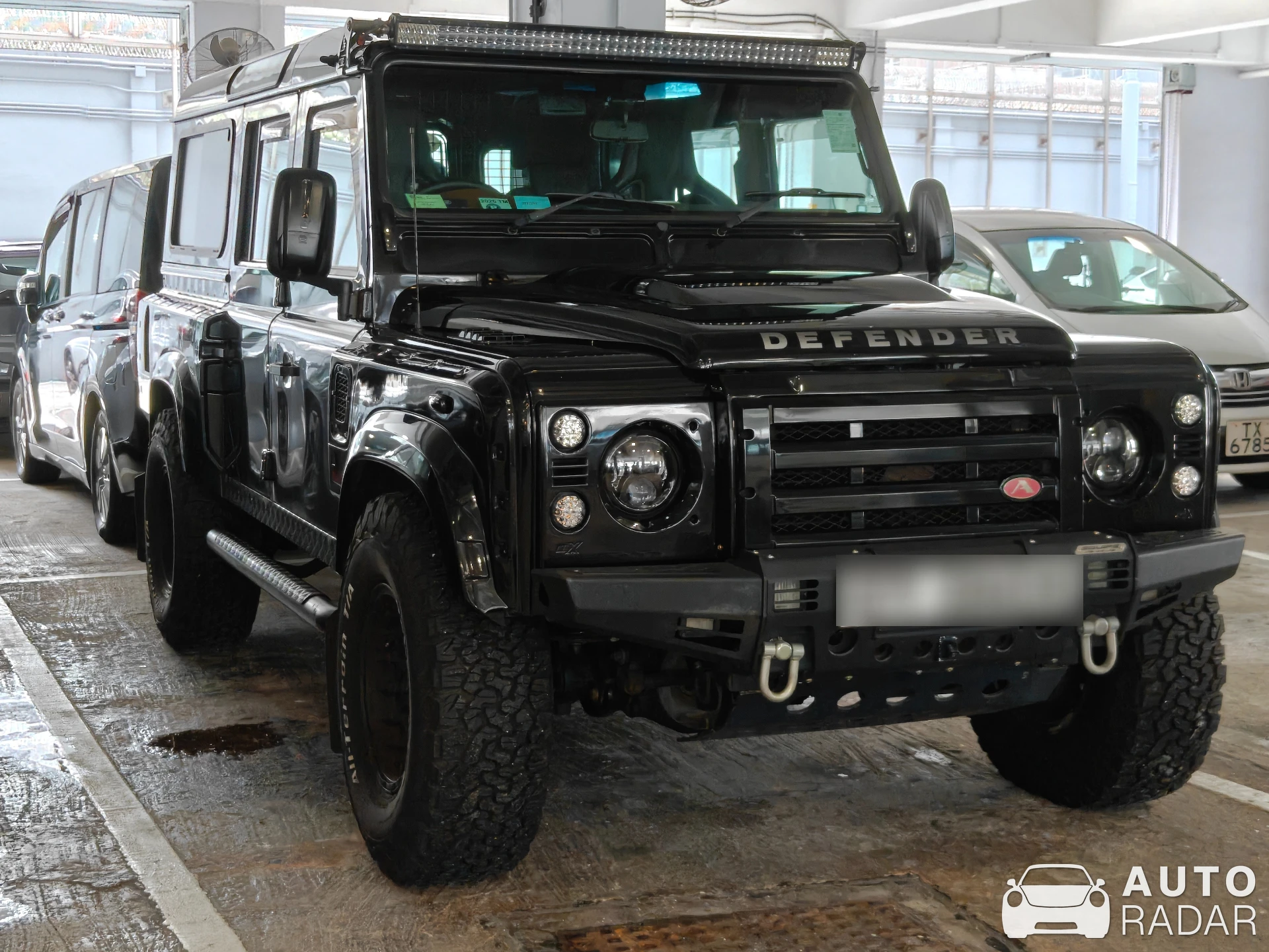 Land Rover Defender 110 spotted in Shenzhen