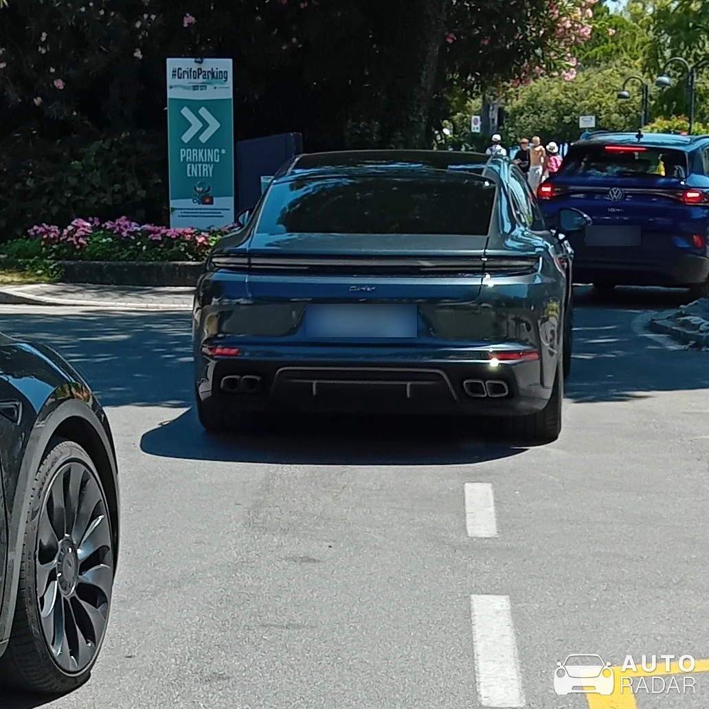 Porsche 972 Panamera Turbo spotted in Sirmione