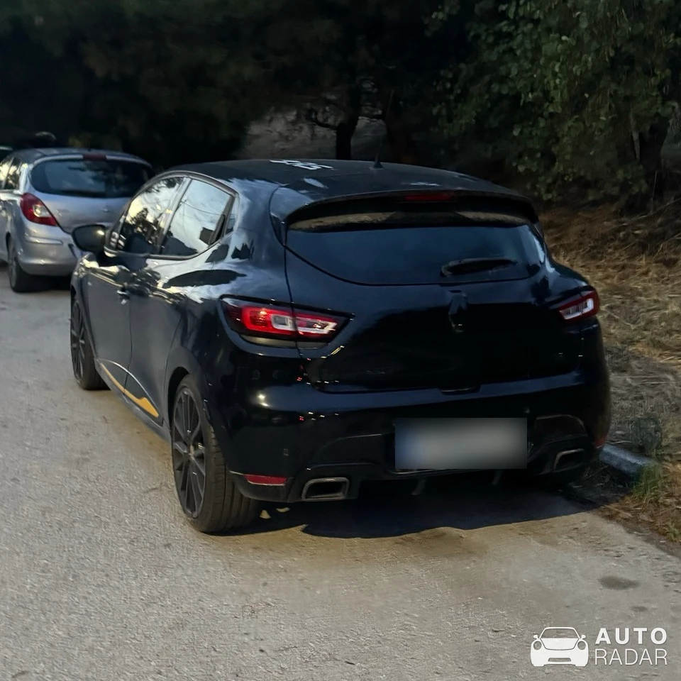 Renault Clio RS spotted in Oraiokastro
