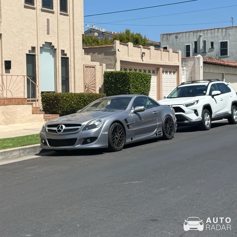 Mercedes-Benz SL 500 R230 Lorinser spotted in Los Angeles