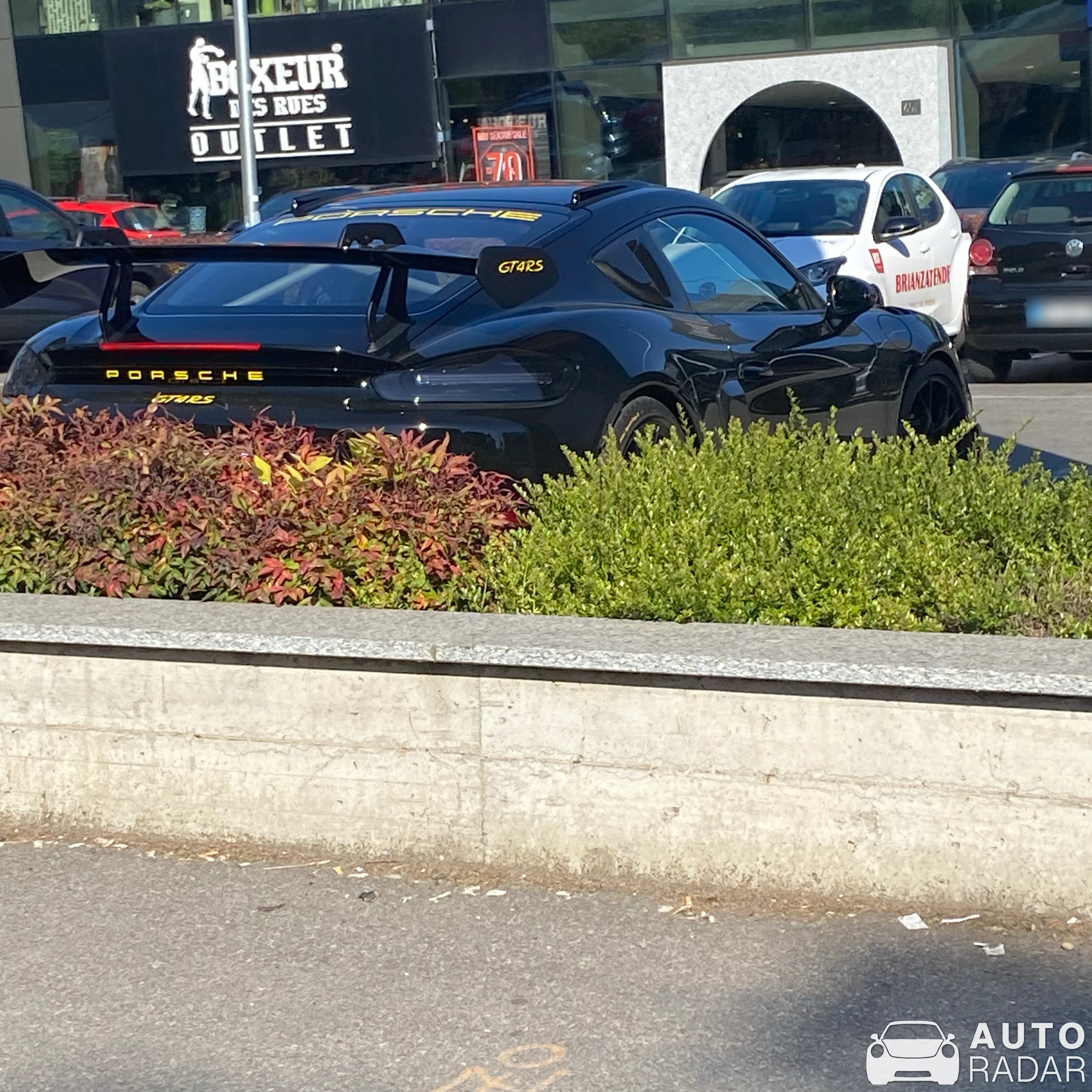 Porsche 718 Cayman GT4 RS spotted in Lecco