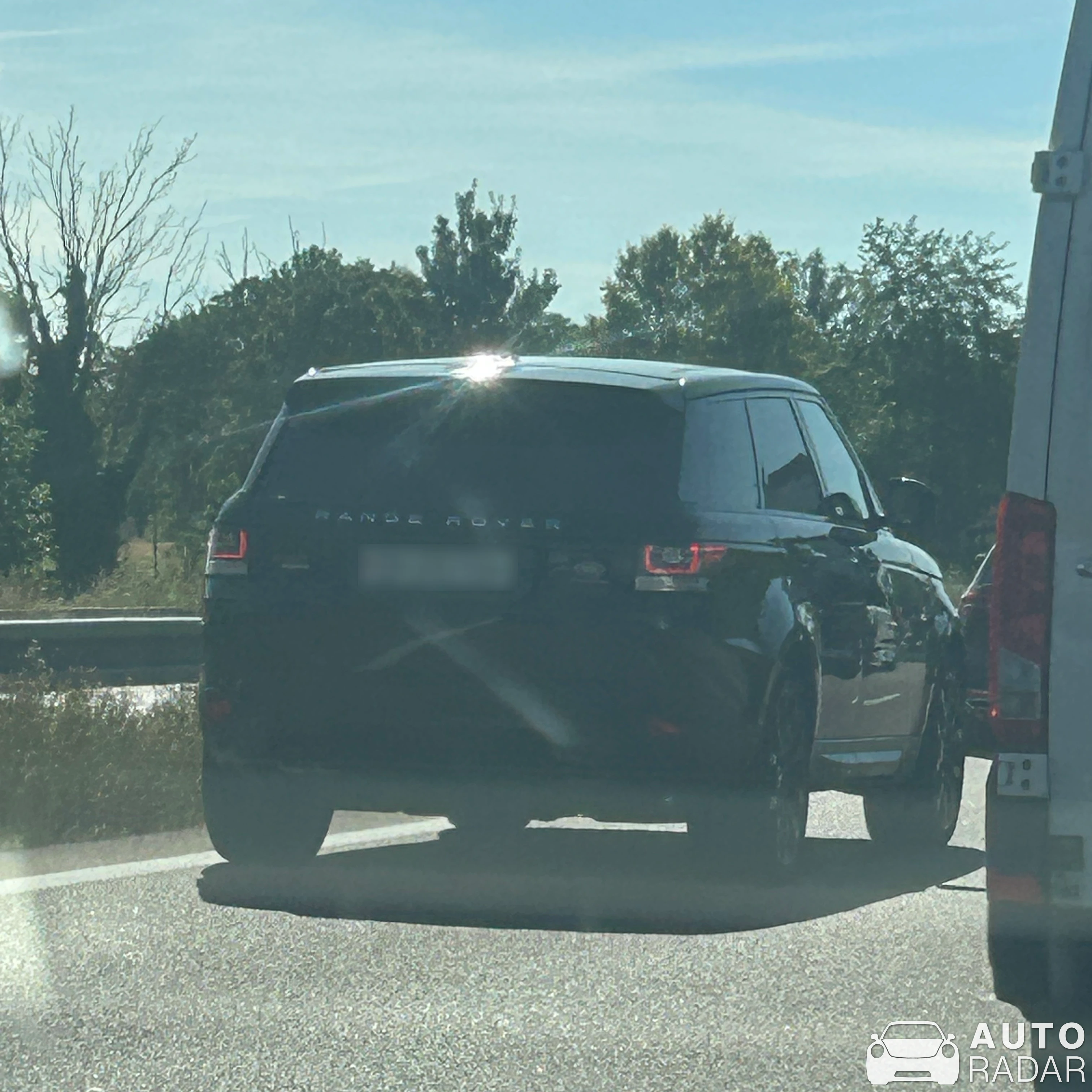 Land Rover Range Rover Sport SVR spotted in Puisieulx