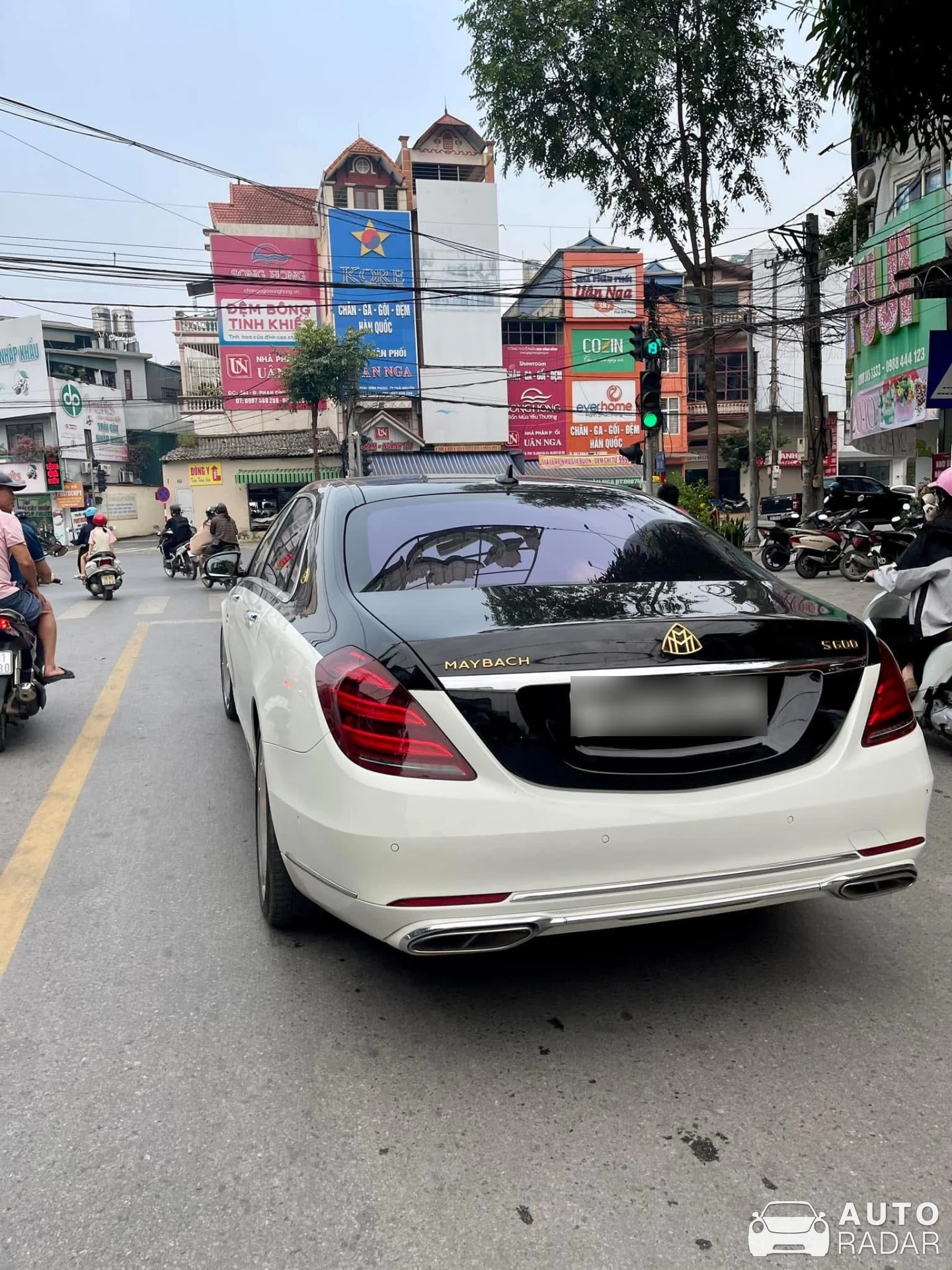 Mercedes-Maybach S 600 spotted in Phan Đình Phùng