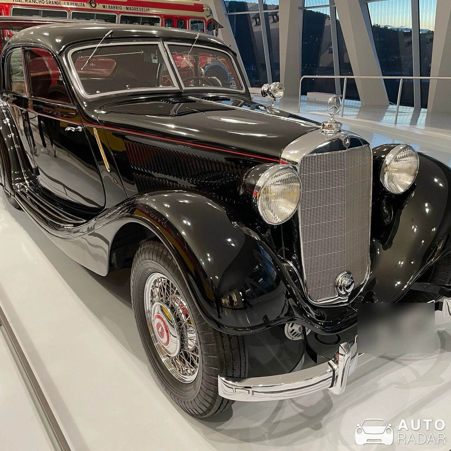 Mercedes-Benz 320 Stromlinien-Limousine spotted in Strasbourg