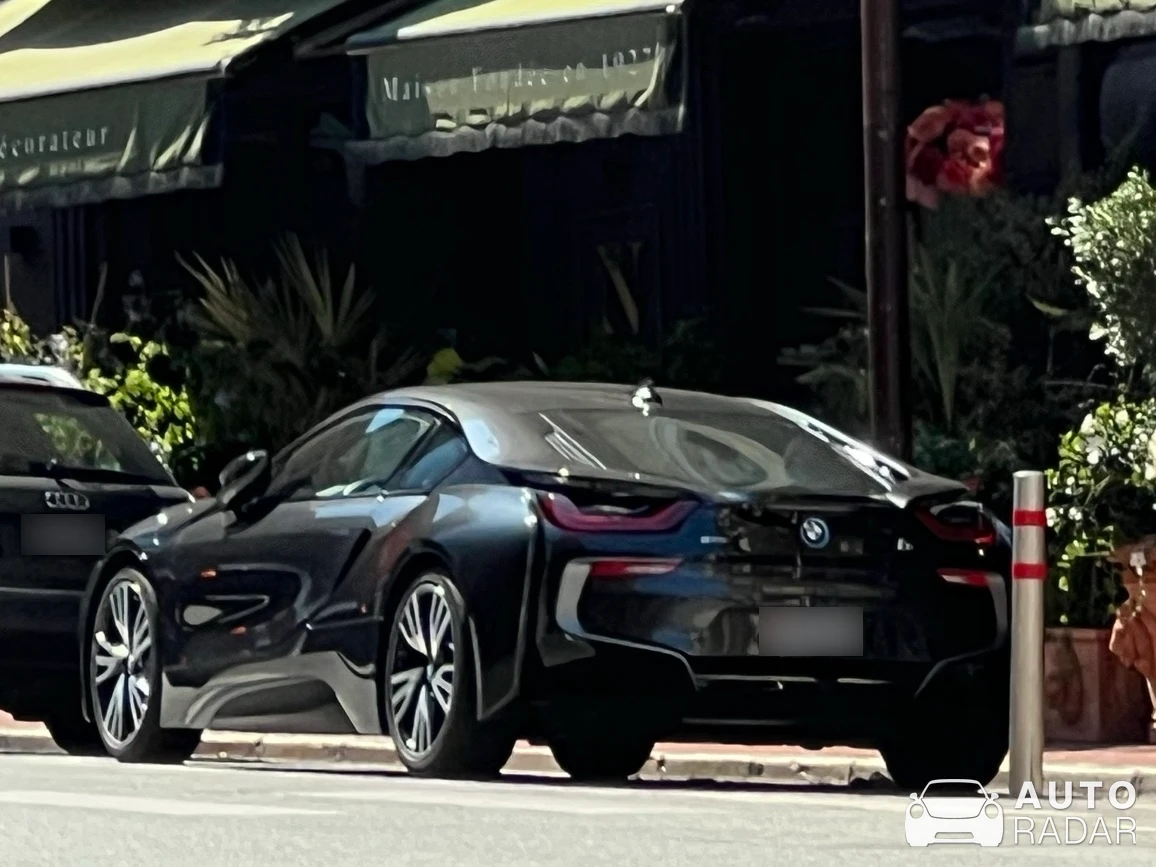 BMW i8 spotted in Beausoleil