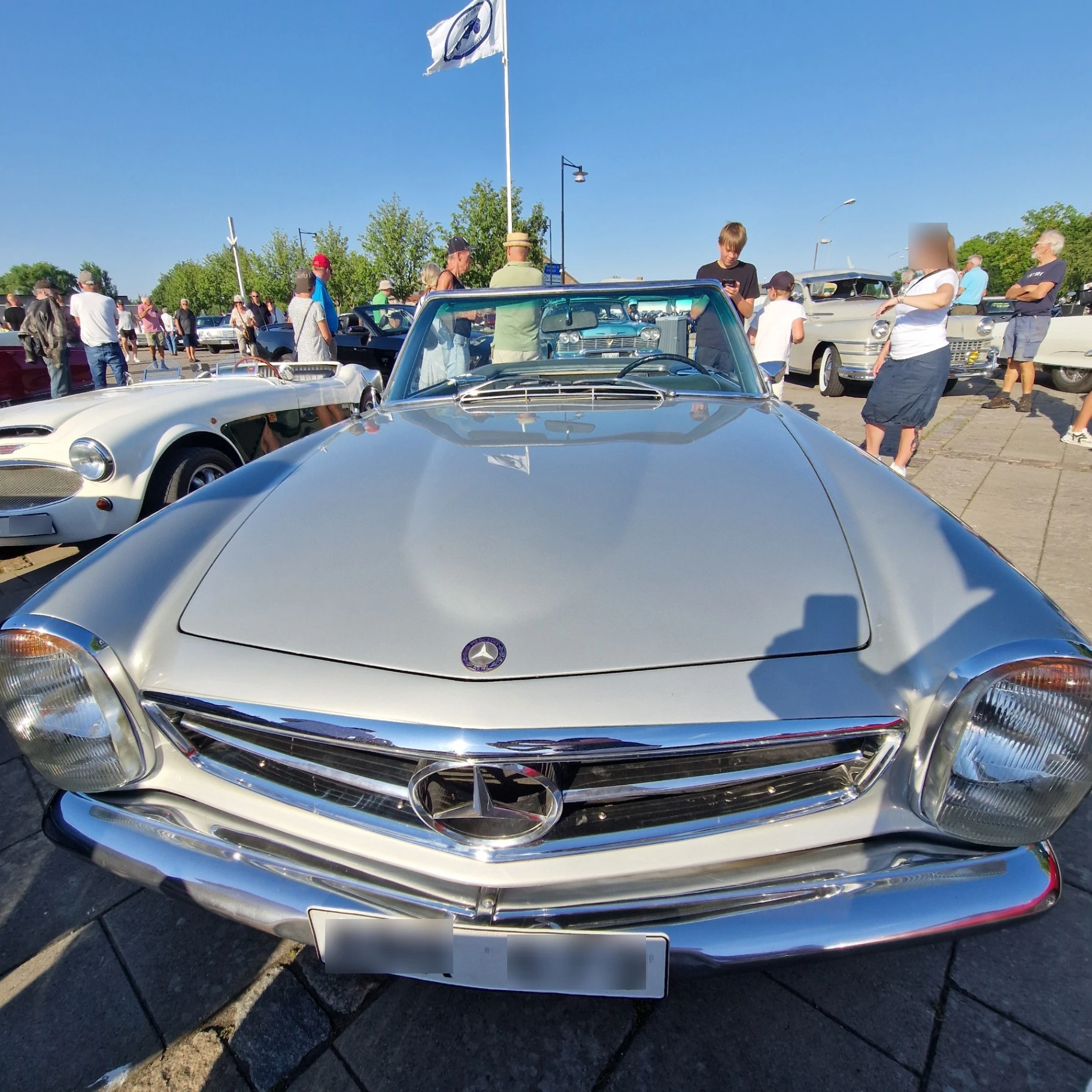 Mercedes-Benz 280 SL spotted in Färjestaden, Sweden