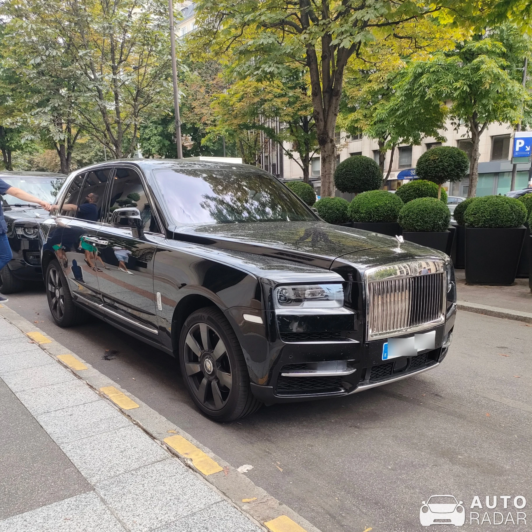 Rolls-Royce Cullinan spotted in Paris, France