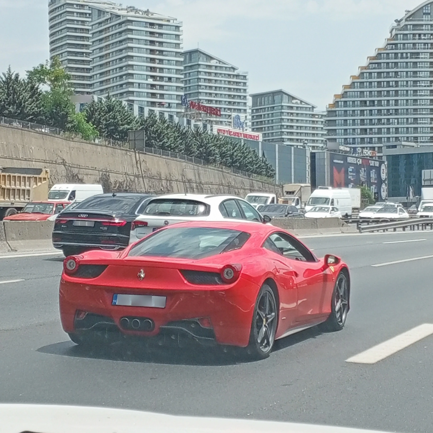 Ferrari 458 Italia spotted in Bağcılar, Türkiye