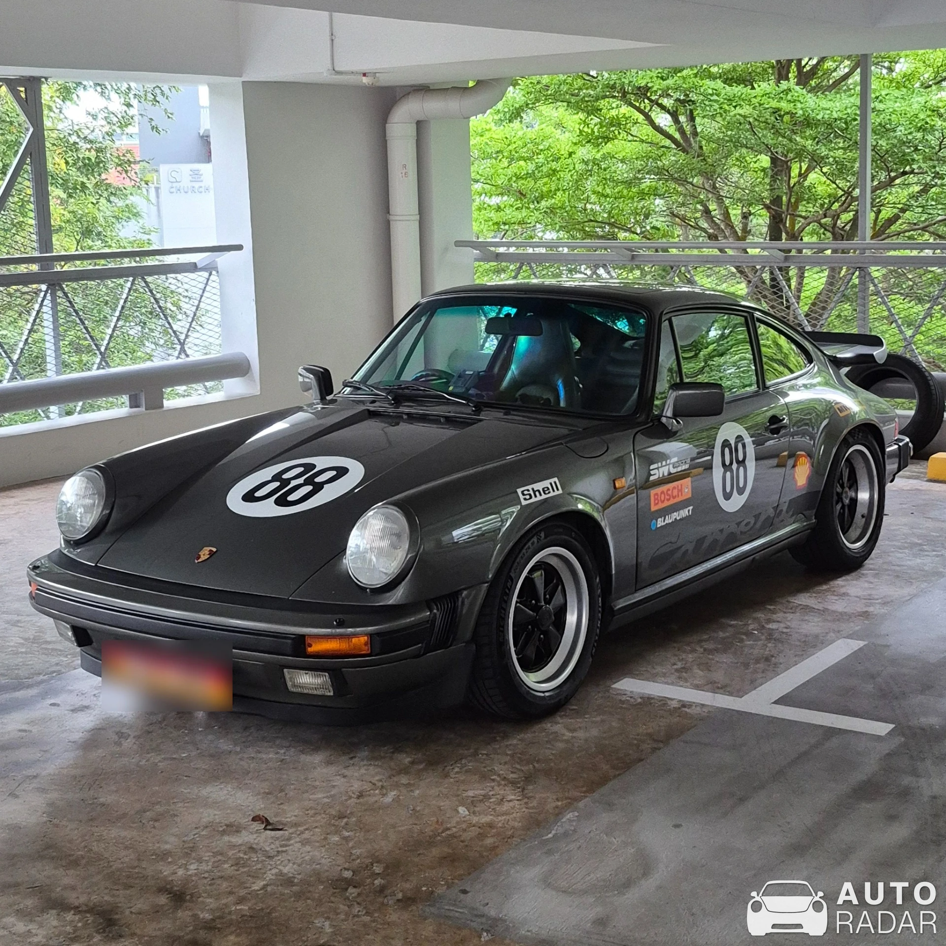 Porsche 911 Carrera 3.2 spotted in Singapore