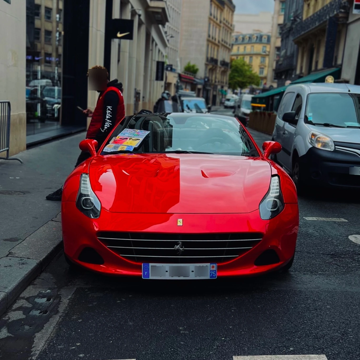 Ferrari California T spotted in Paríž, Francúzsko