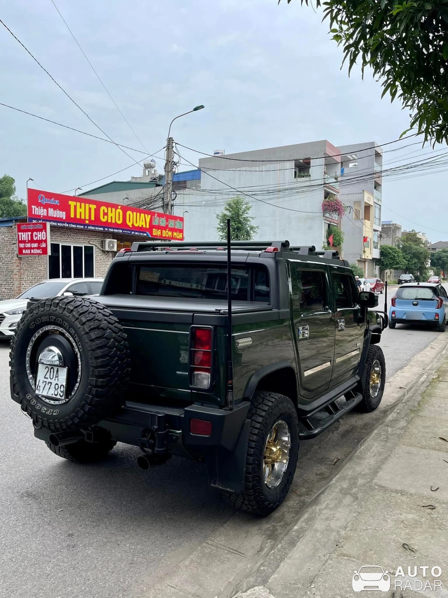 Hummer H2 SUT spotted in Phan Đình Phùng