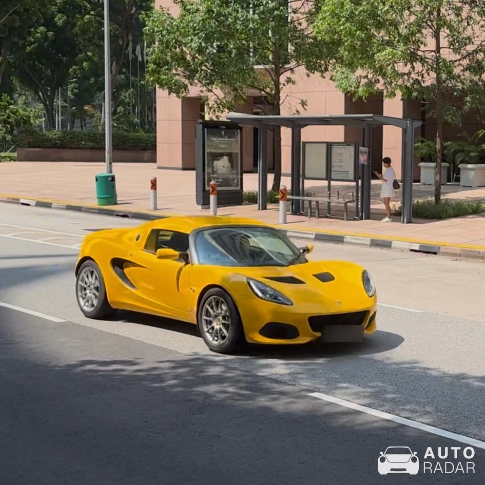 Lotus Elise S3 220 Sport spotted in Singapore