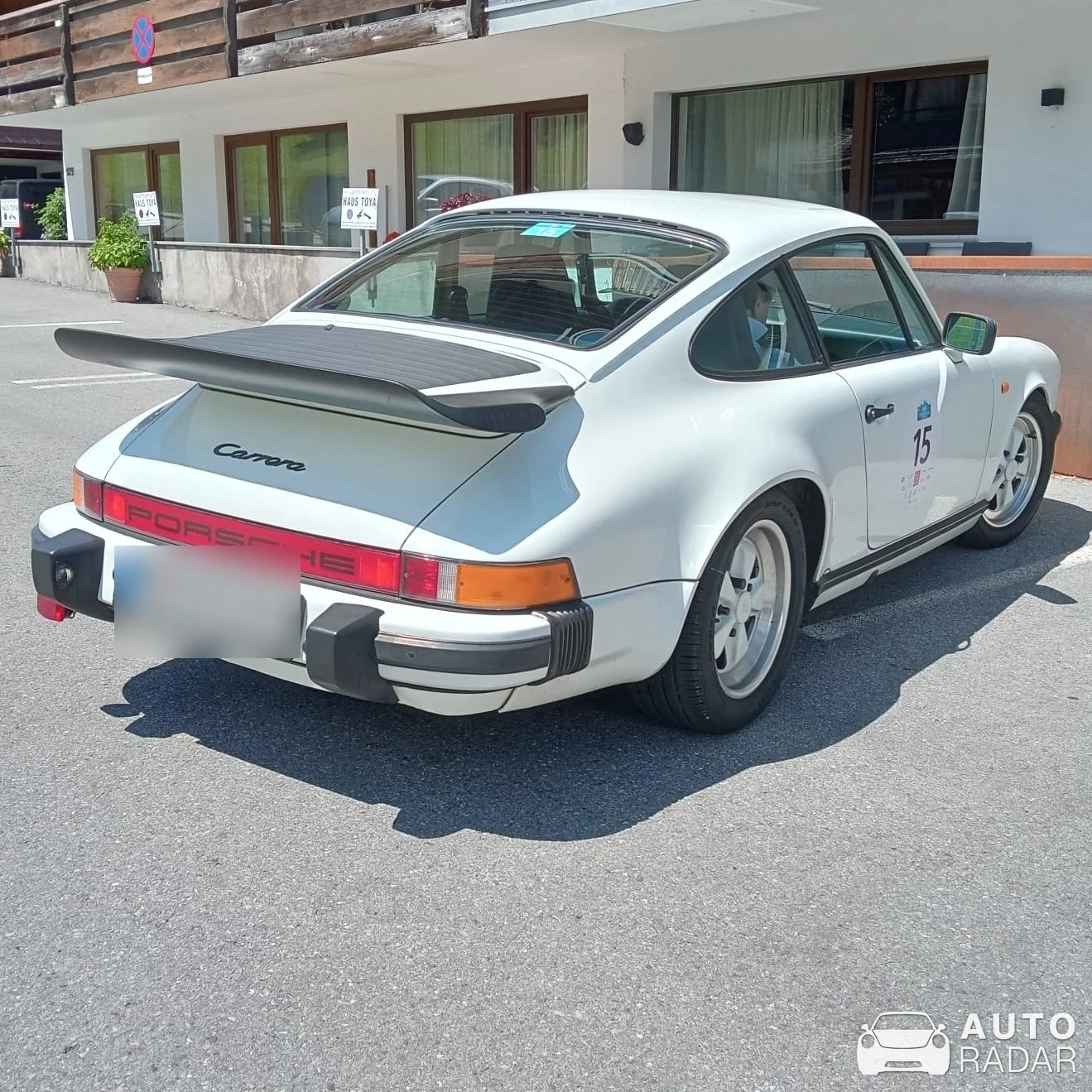 Porsche 911 Carrera 3.2 spotted in Predoi