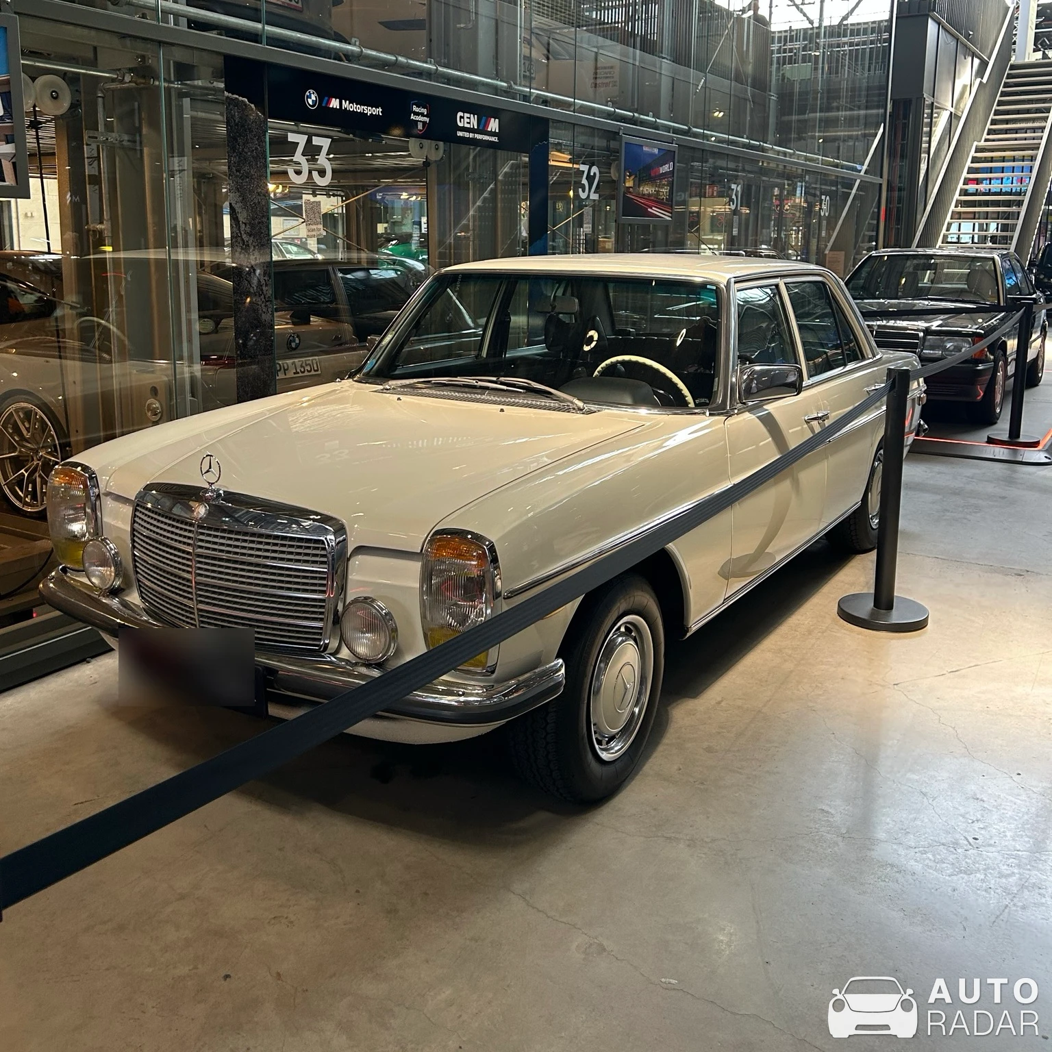Mercedes-Benz 280 spotted in München