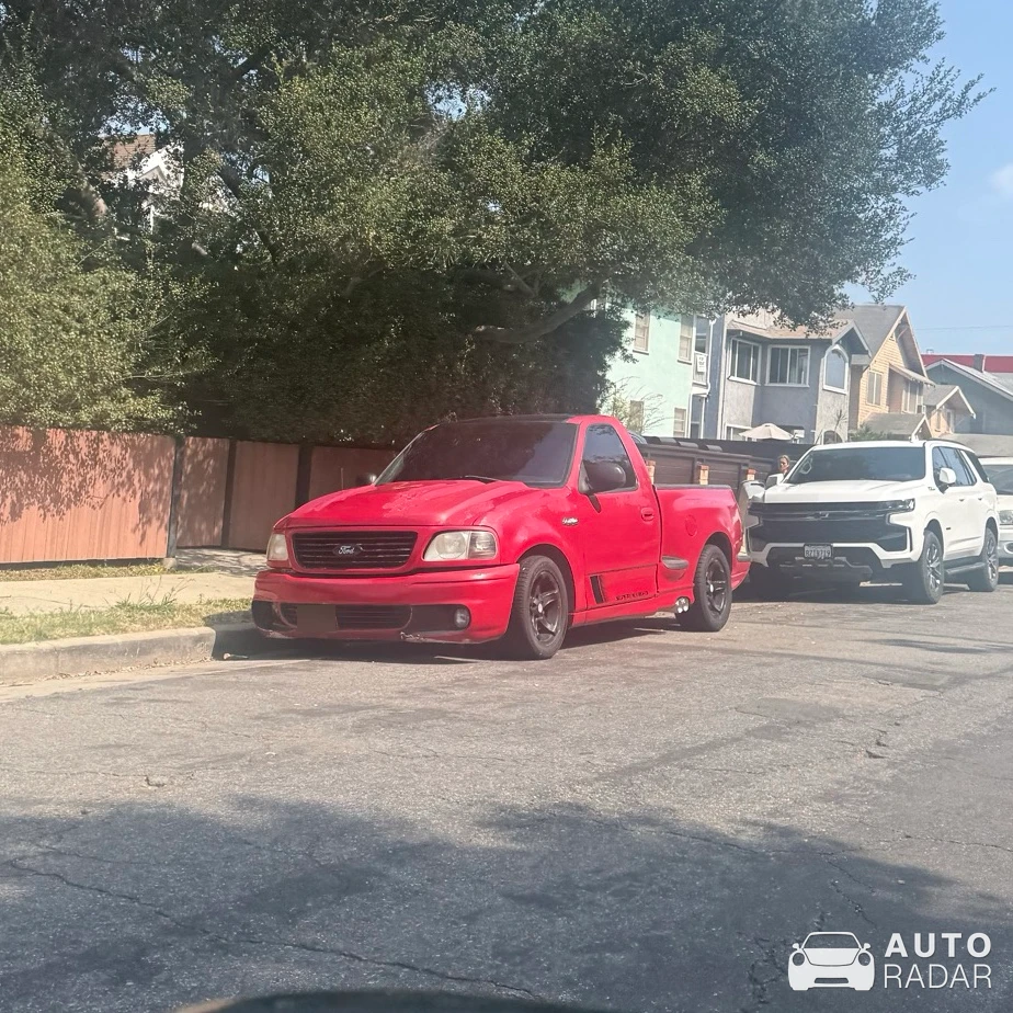 Ford F-150 SVT Lightning spotted in Los Angeles