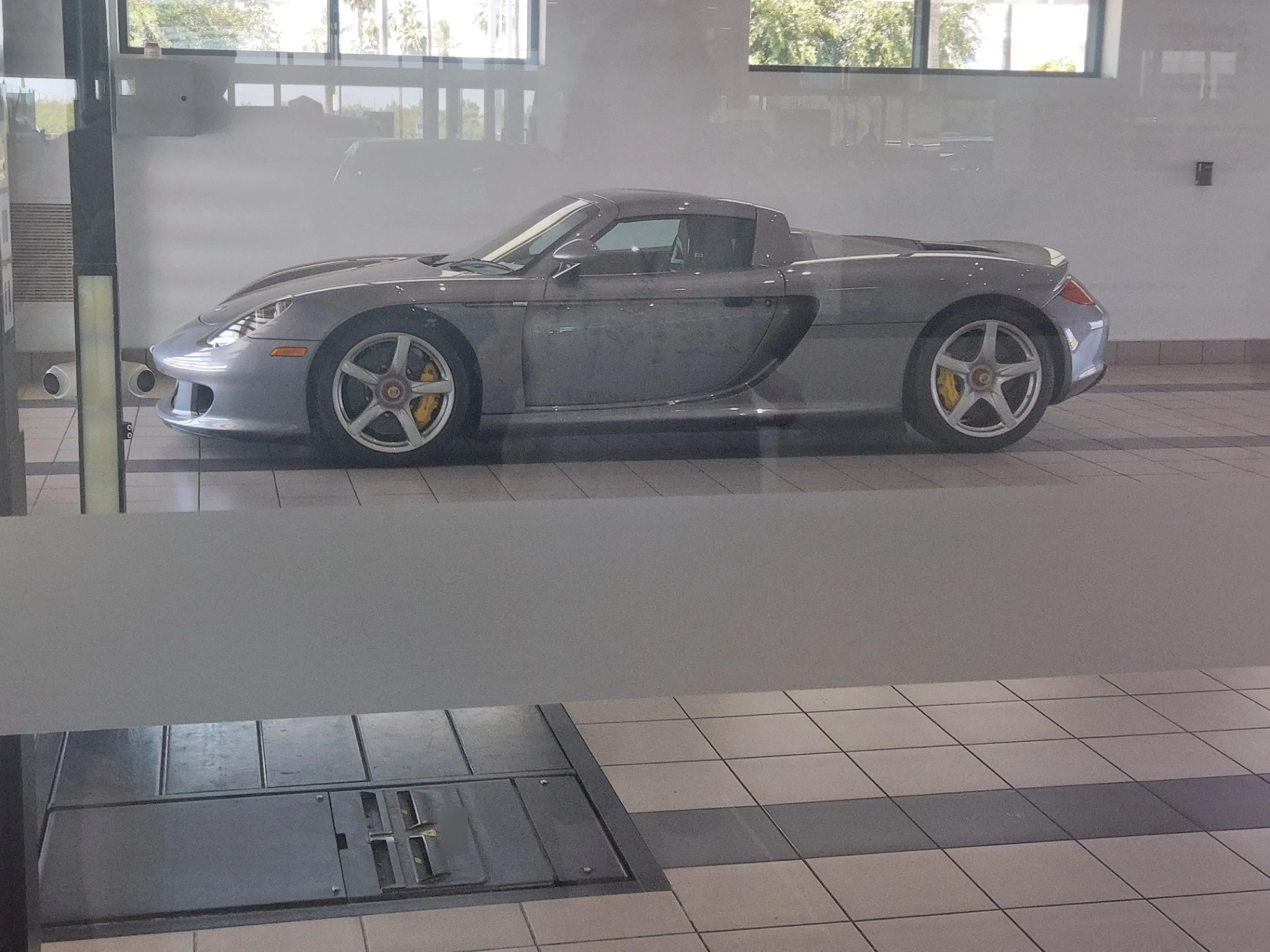 Porsche Carrera GT spotted in Chandler, United States