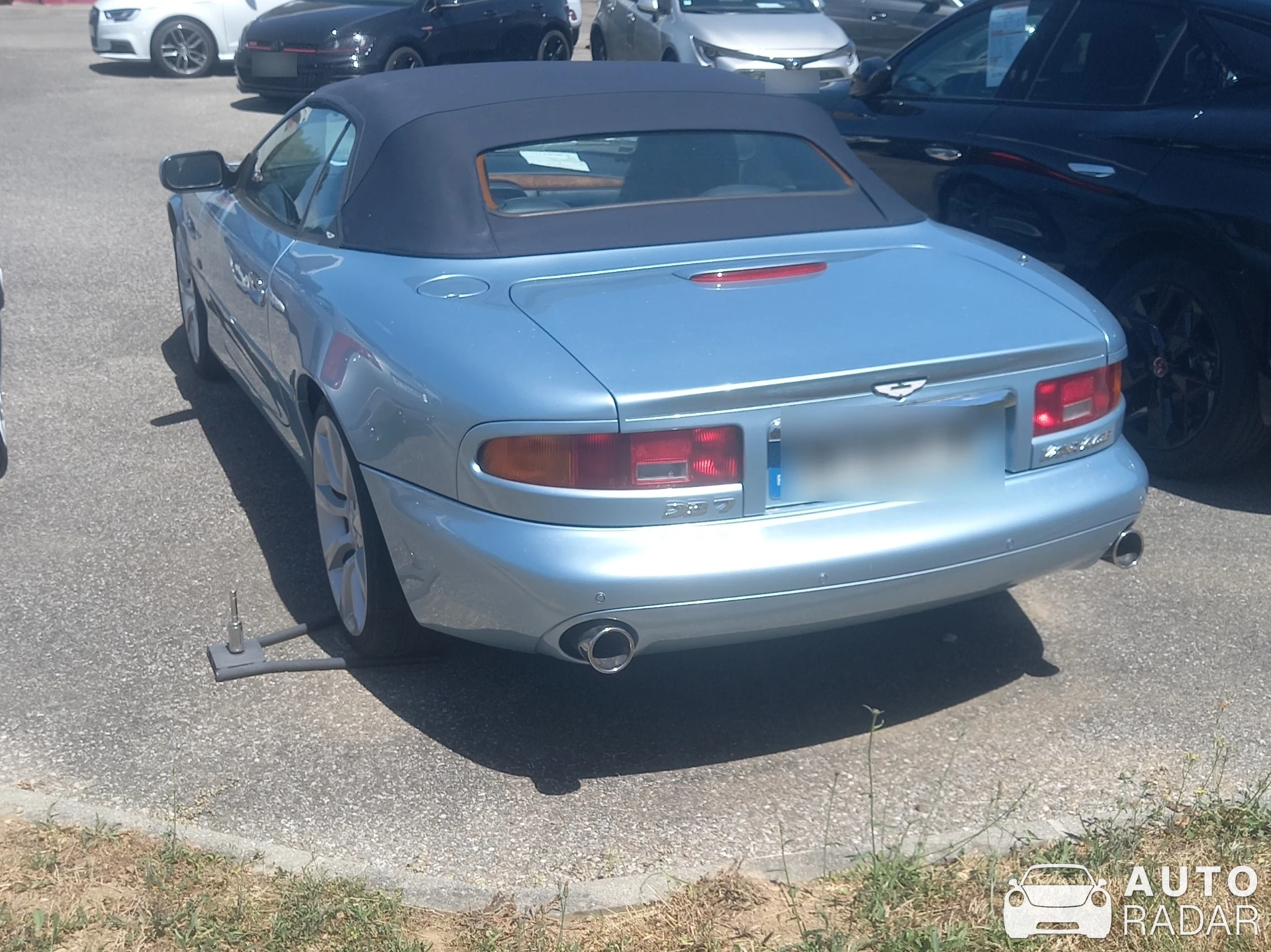 Aston Martin DB7 Volante spotted in Sillingy