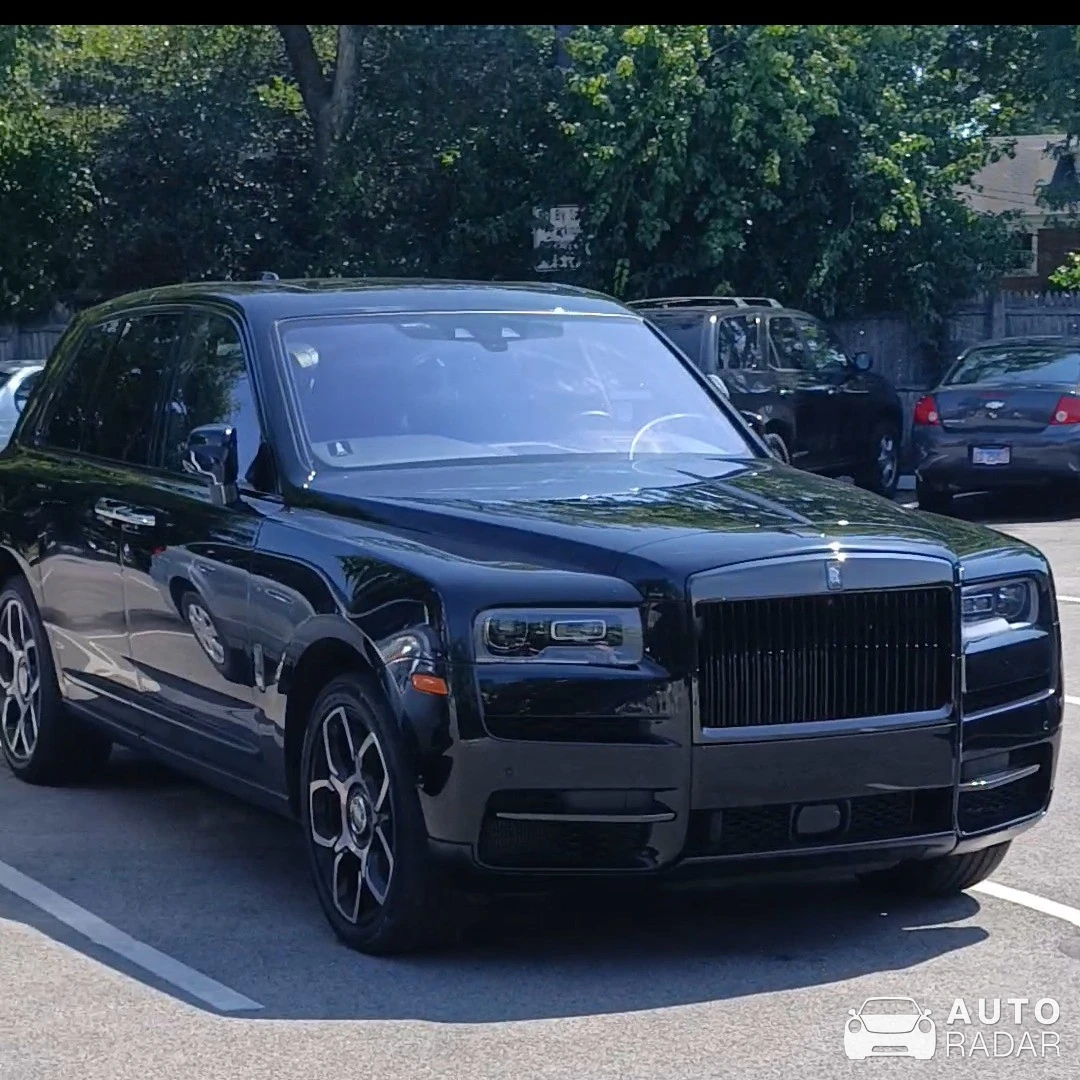 Rolls-Royce Cullinan Black Badge spotted in Chicago, United States