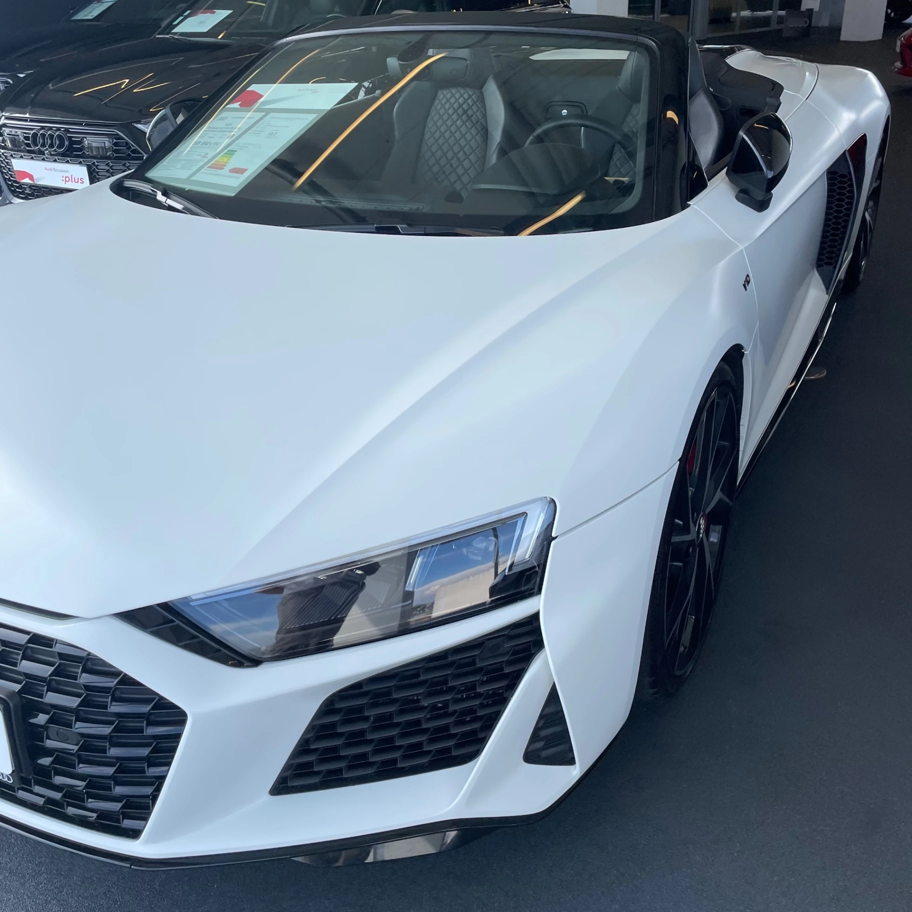 Audi R8 V10 Spyder spotted in Vélizy-Villacoublay, France