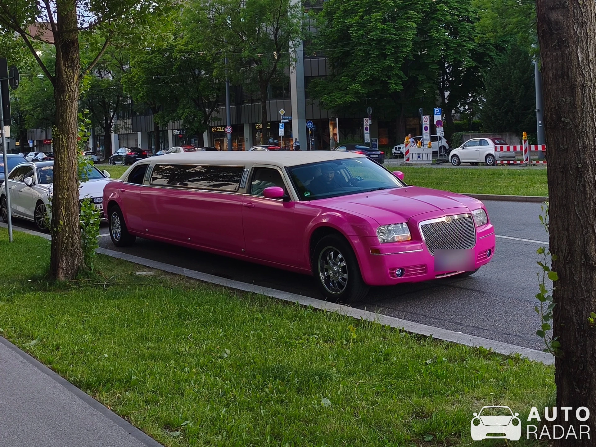Chrysler 300 Limousine spotted in München