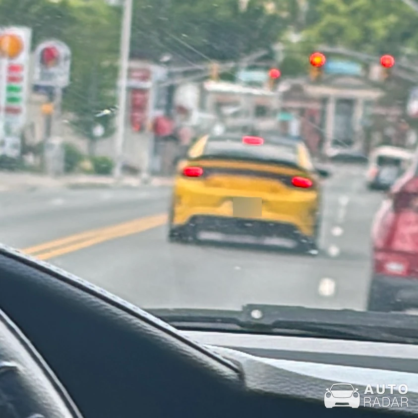 Dodge Charger SRT Hellcat spotted in Orange
