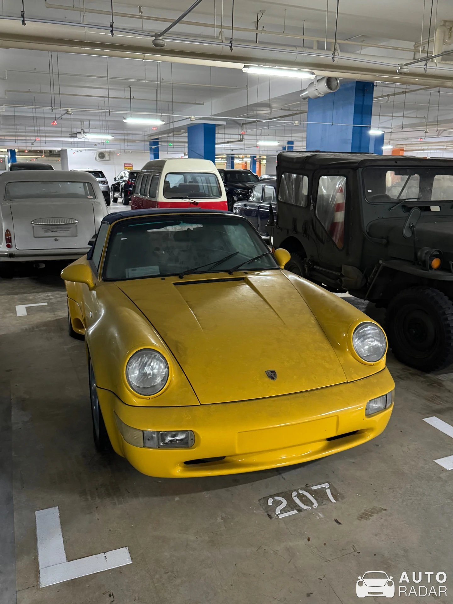 Porsche 964 Carrera 4 Cabriolet spotted in Singapore