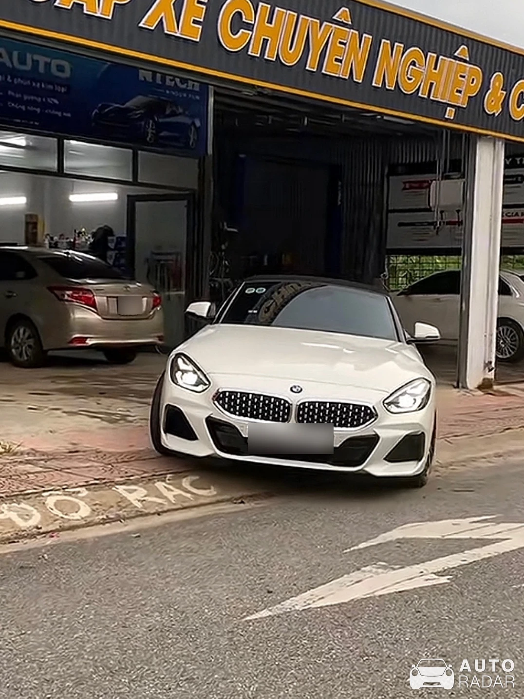 BMW Z4 G29 M40i spotted in Vĩnh Yên