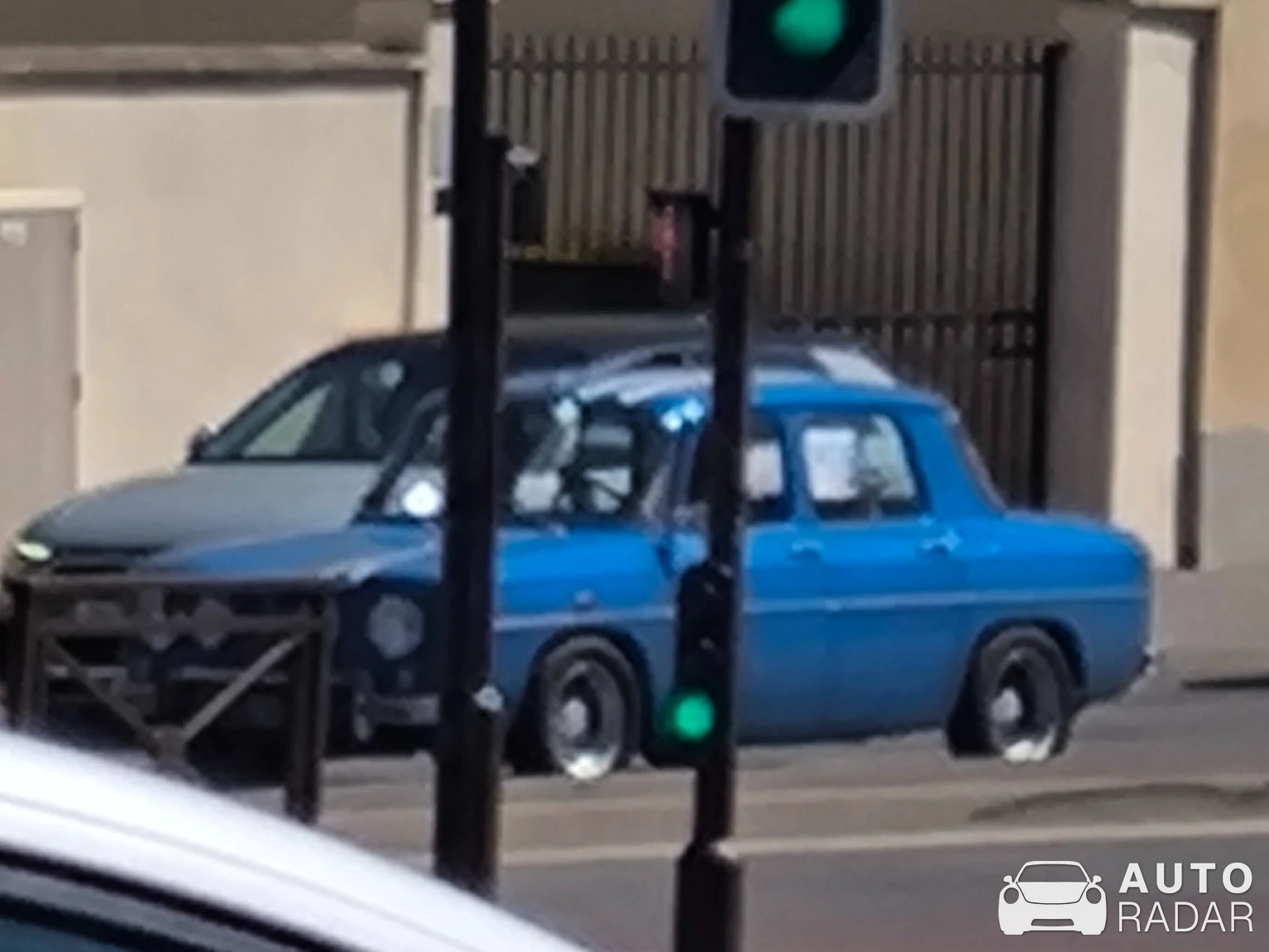 Renault R8 Gordini spotted in Arpajon