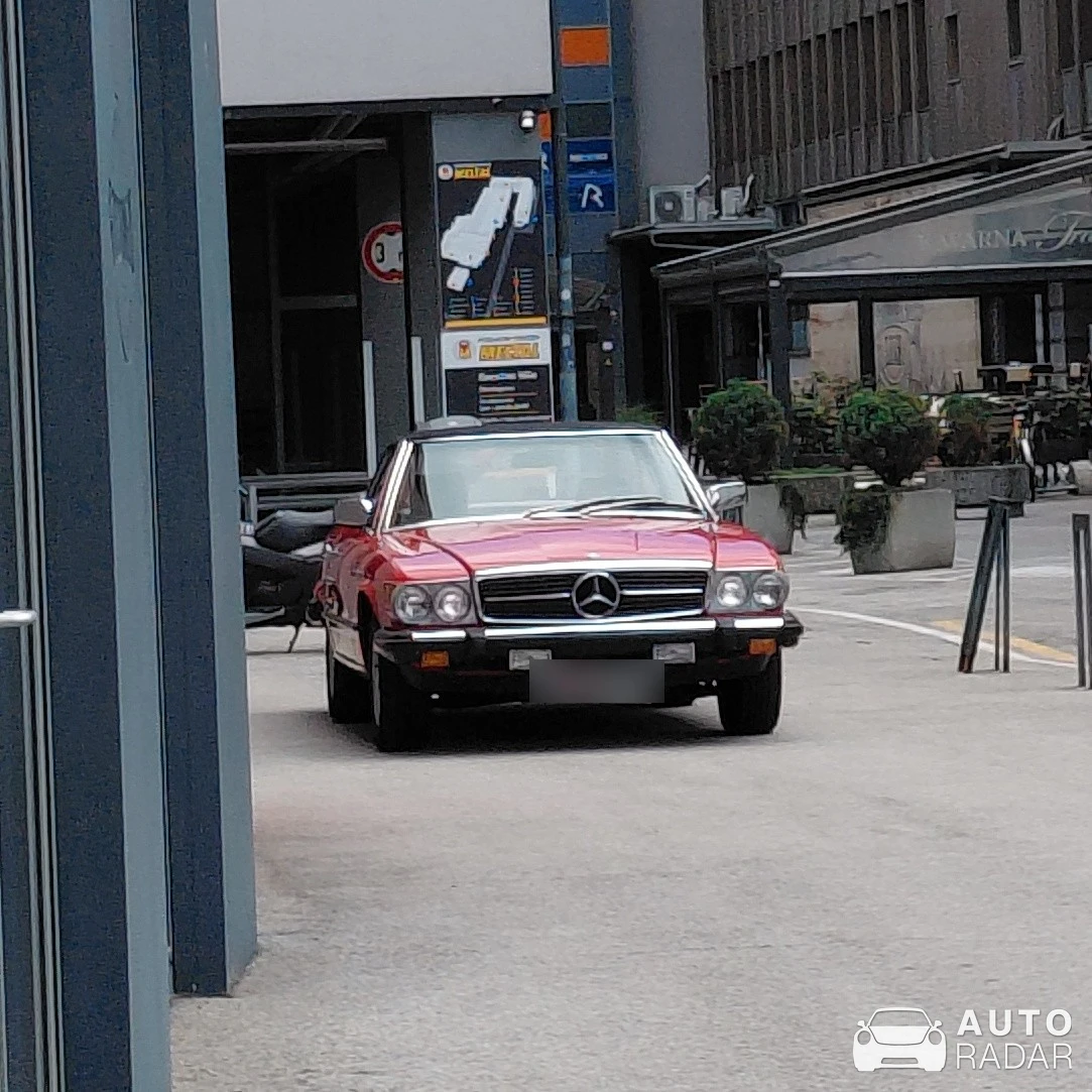 Mercedes-Benz SL 380 R107 spotted in Maribor