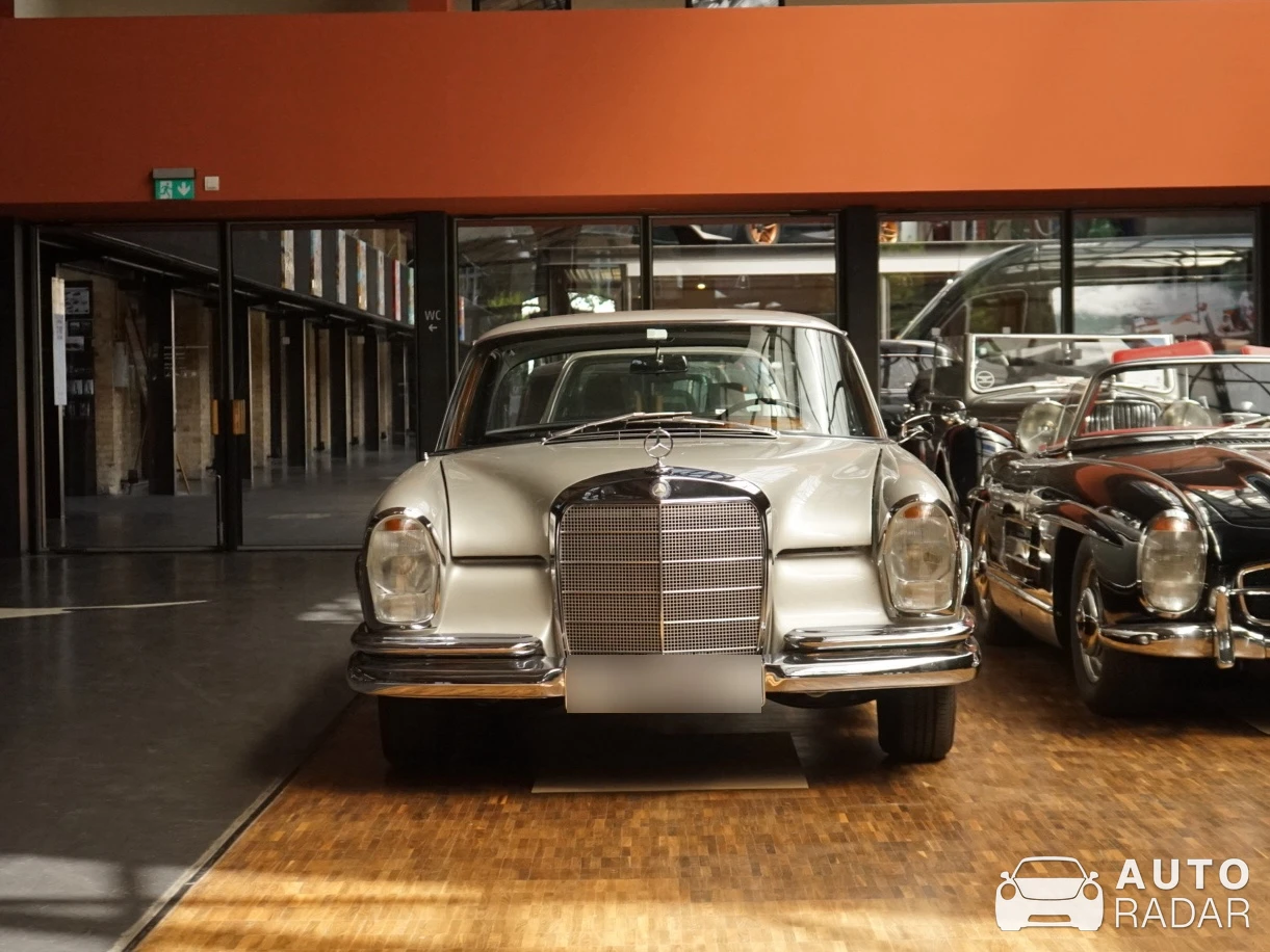 Mercedes-Benz W111 spotted in Berliini