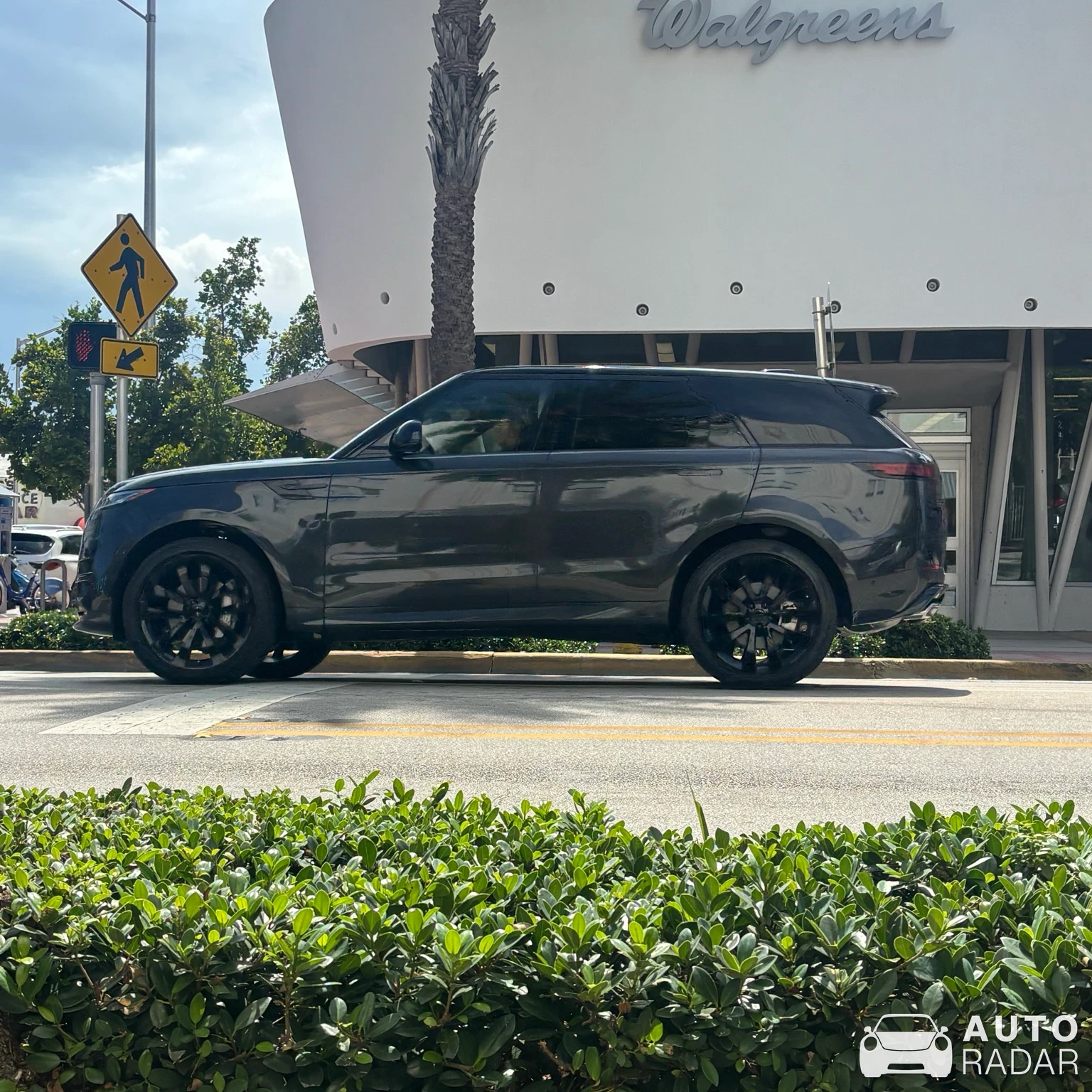 Land Rover Range Rover Velar 2018 spotted in Miami Beach