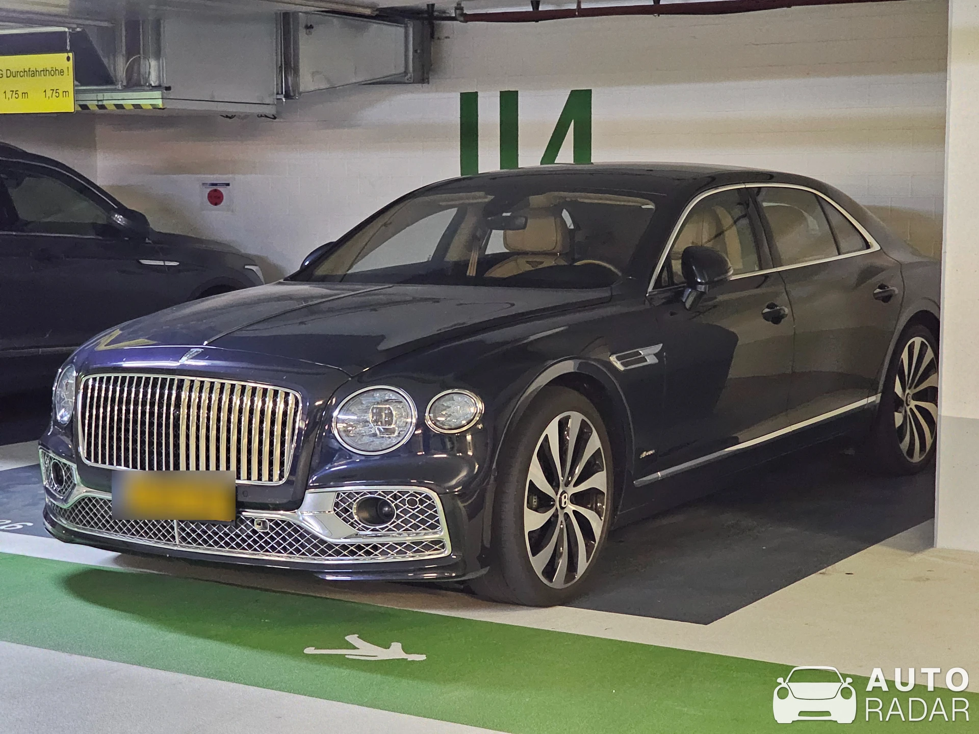 Bentley Flying Spur Hybrid spotted in Düsseldorf