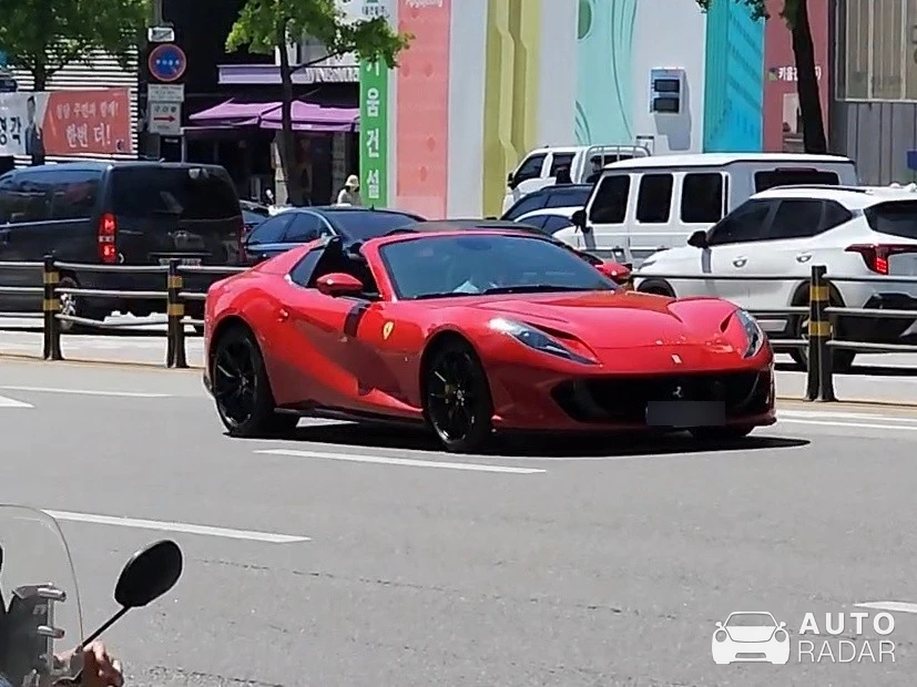 Ferrari 812 GTS spotted in Seoul
