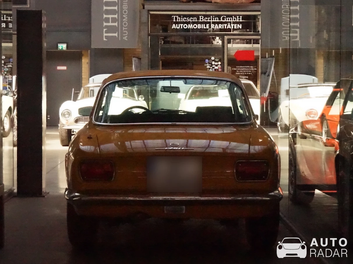 Alfa Romeo Giulia GT 1300 Junior spotted in Berliini