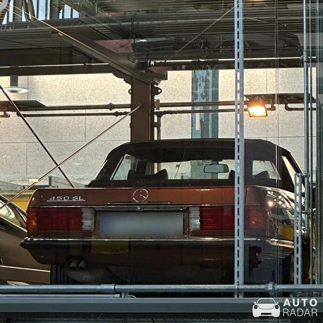 Mercedes-Benz 450SL spotted in München