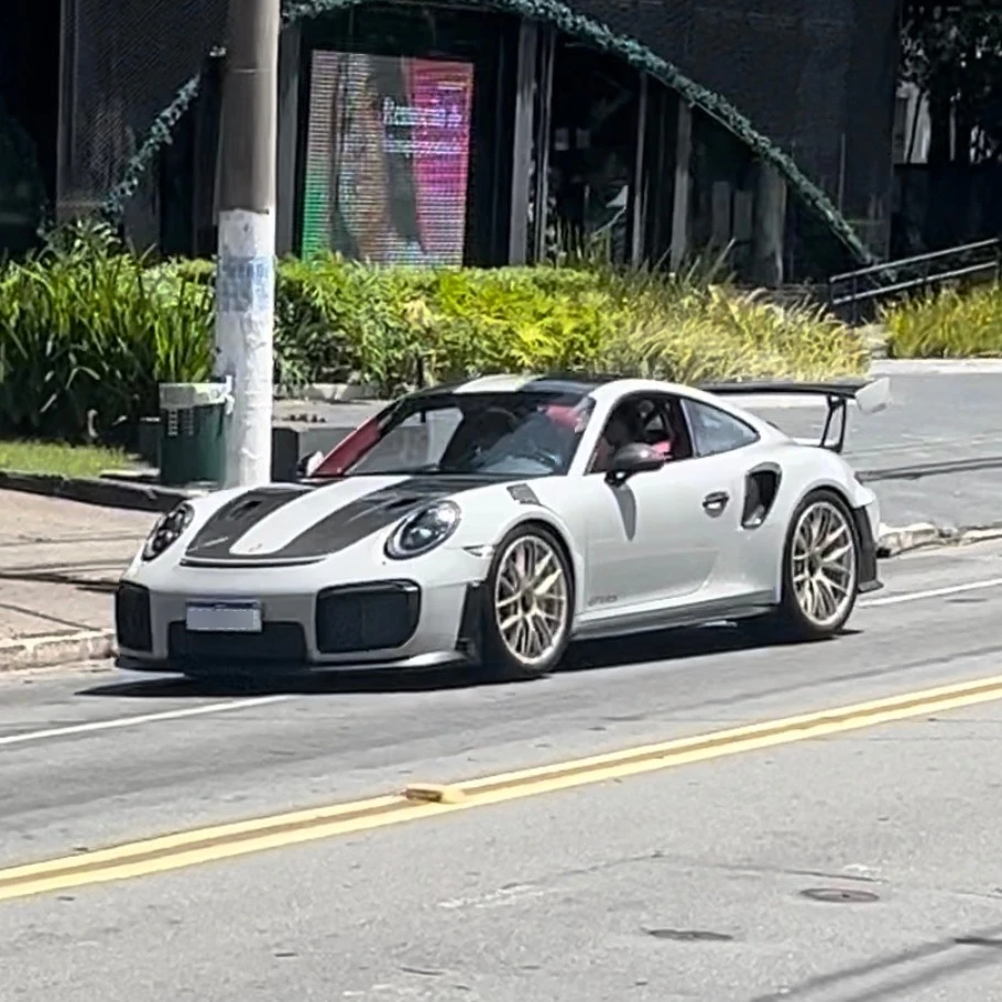 Porsche 991 GT2 RS spotted in Jardim Europa, Brazil