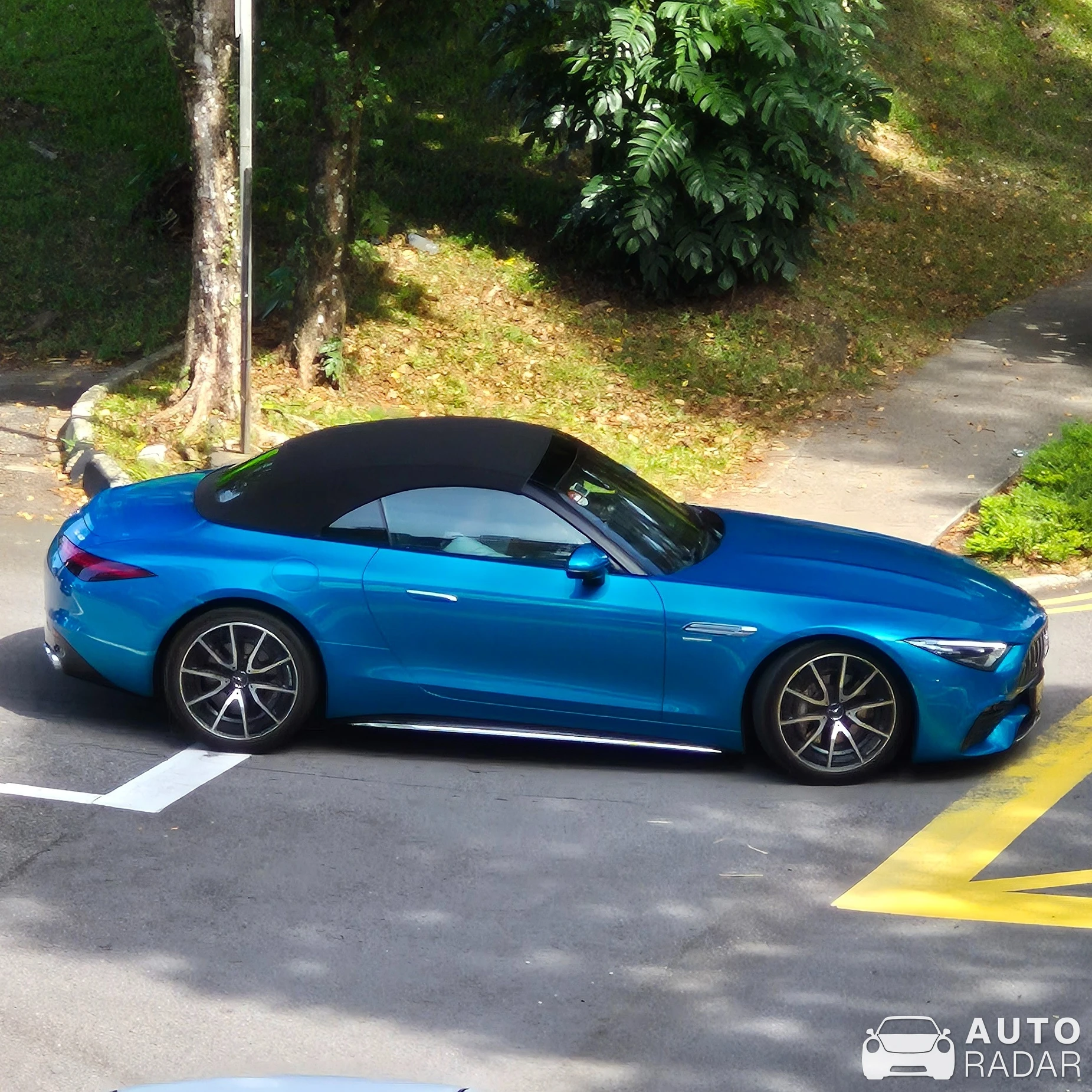 Mercedes-AMG SL 43 R232 spotted in Singapore