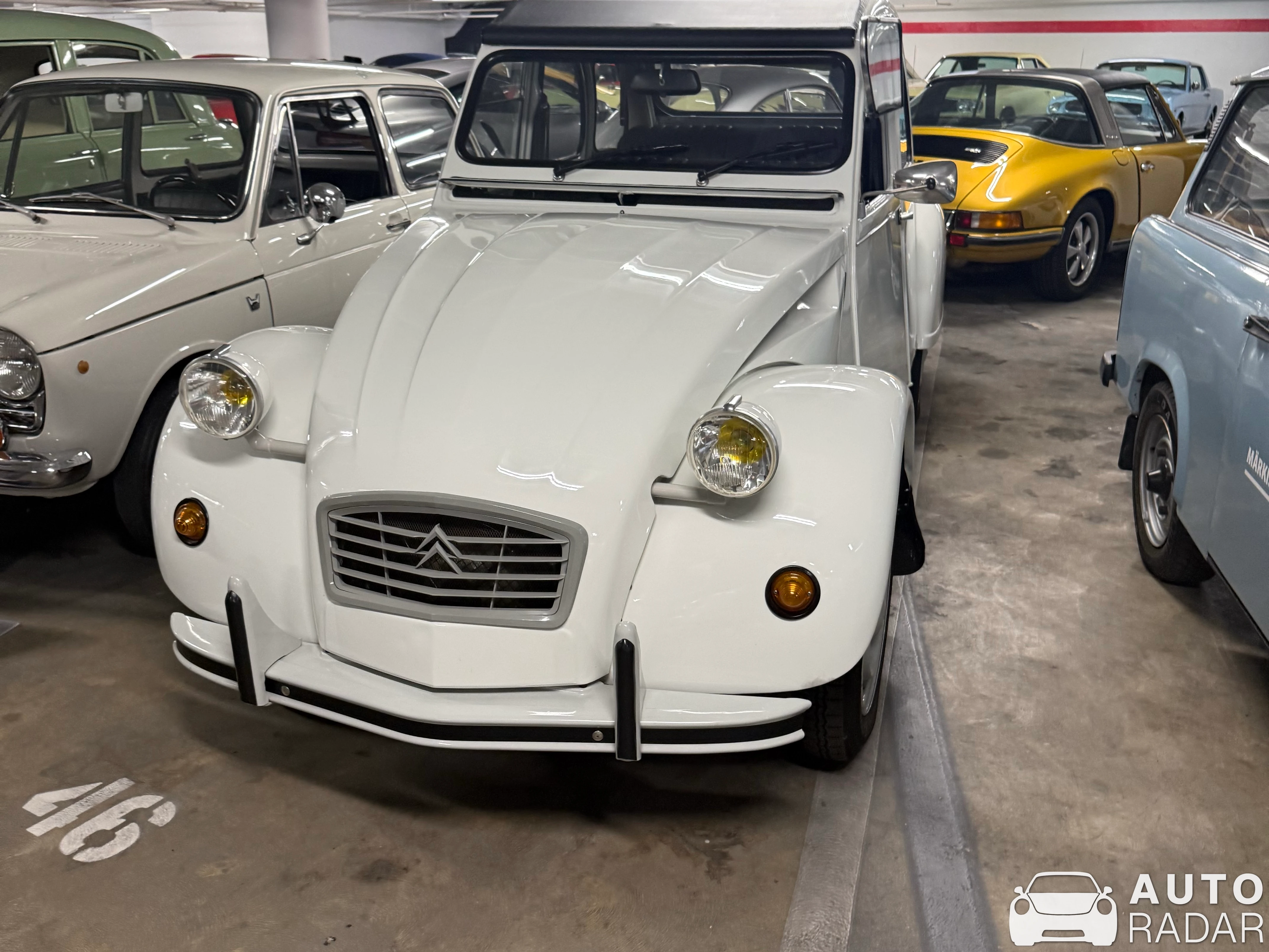 Citroën 2CV spotted in Los Angeles