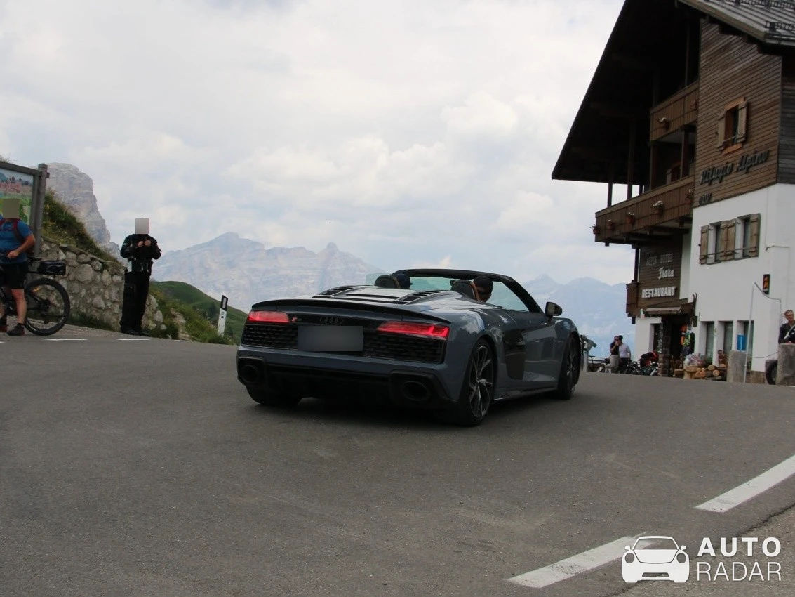 Audi R8 V10 Spyder spotted in Bressanone